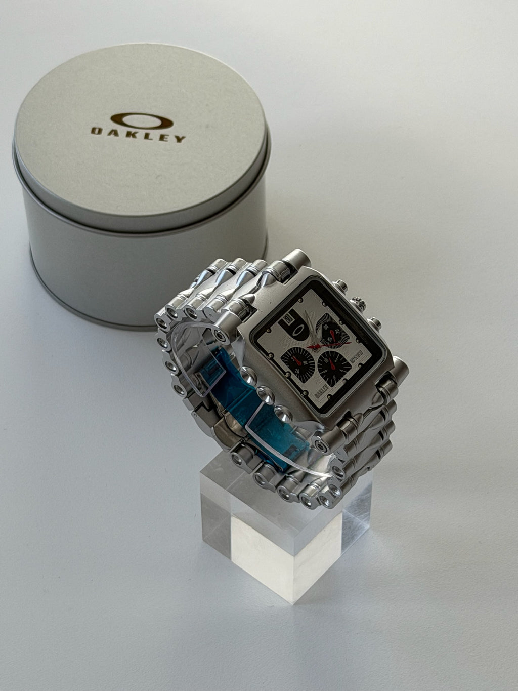 Oakley Minute Machine Watch – Silver / White Dial