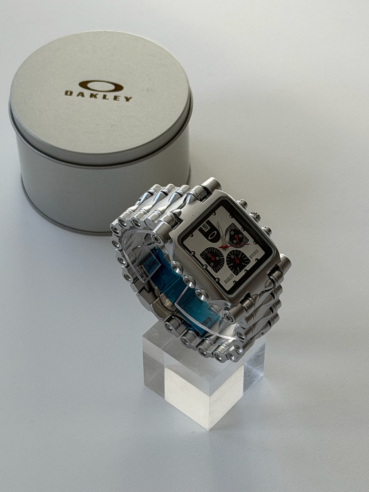 Oakley Minute Machine Watch – Silver / White Dial