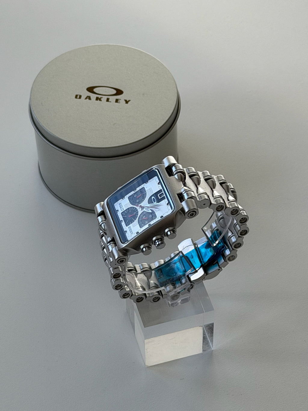Oakley Minute Machine Watch – Silver / White Dial