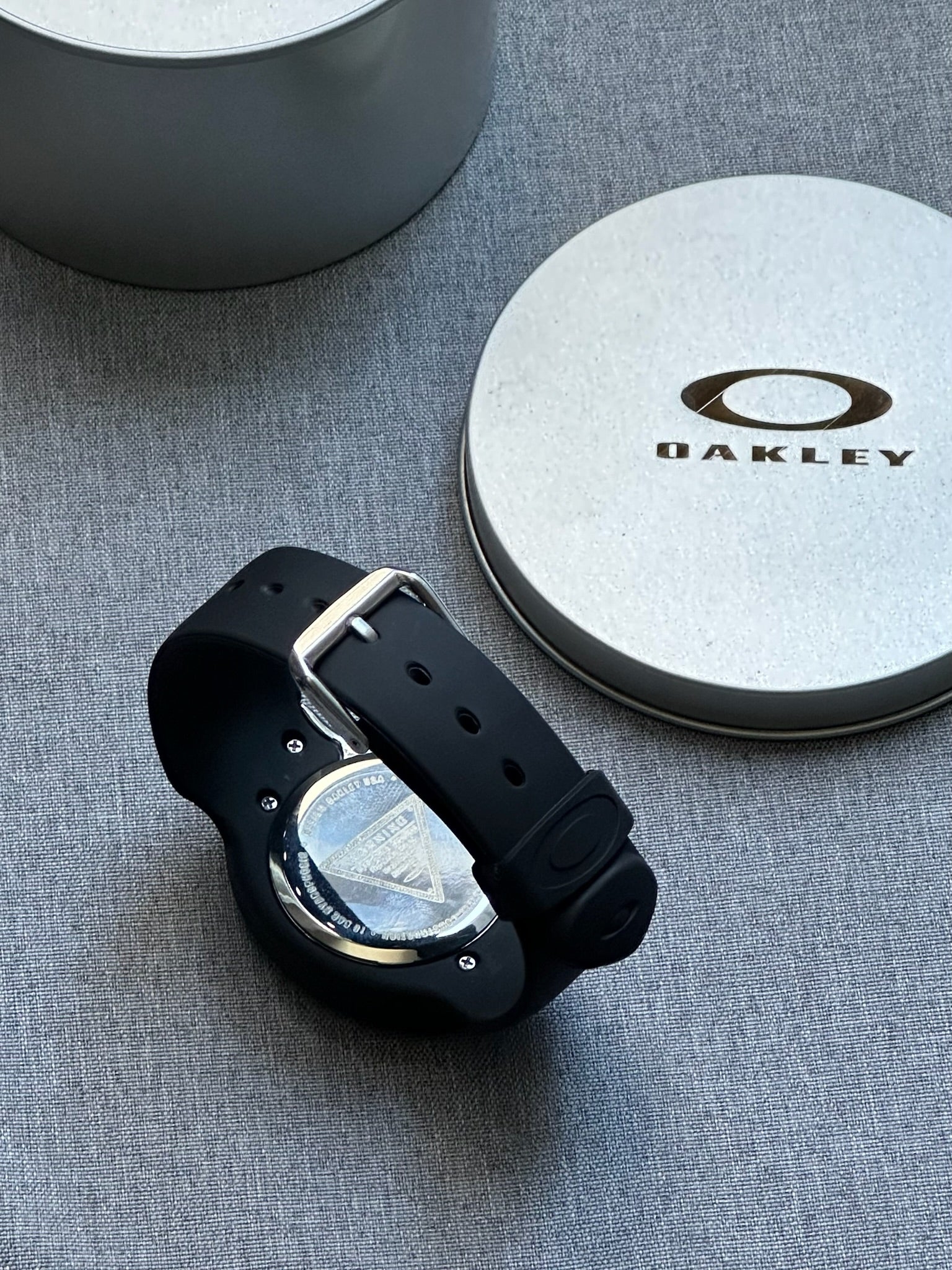 Oakley Chronograph Watch – Black Dial with Rubber Strap