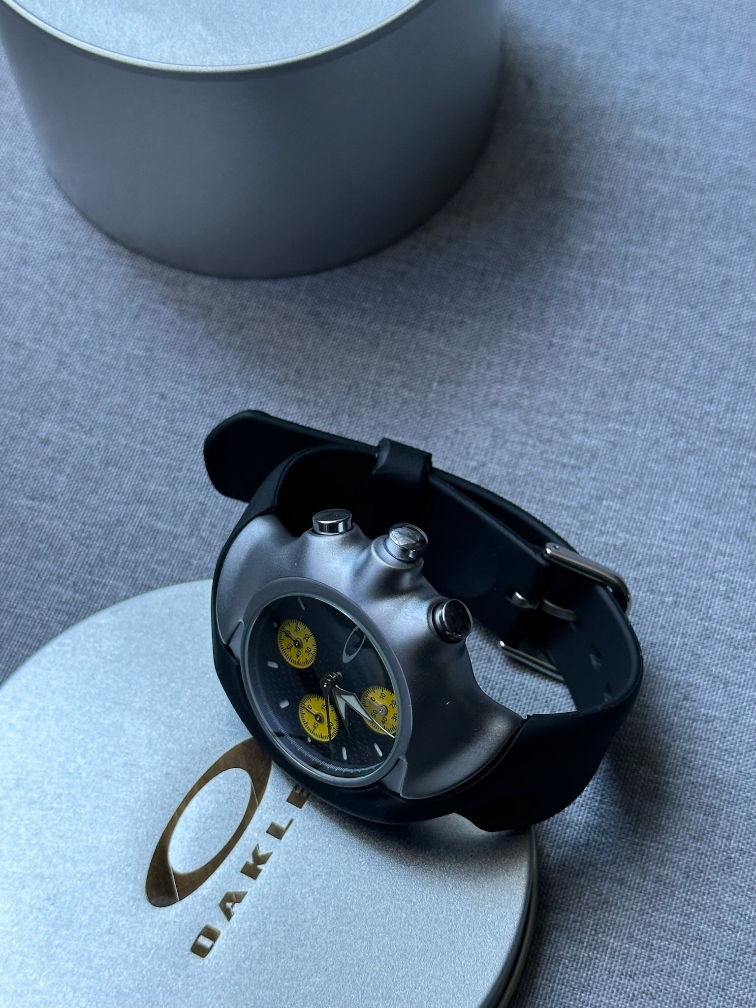 Oakley Detonator Watch – Yellow Dial with Rubber Strap – DripnFlip