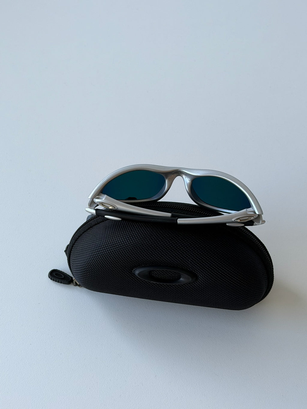 Oakley Eye Jacket Gen 1 Sunglasses – Silver / Fire Red
