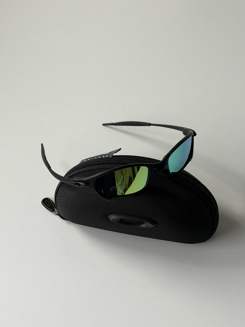 Vintage Oakley Juliet 1.0 – Black Frame / Green Iridescent Mirror Lens