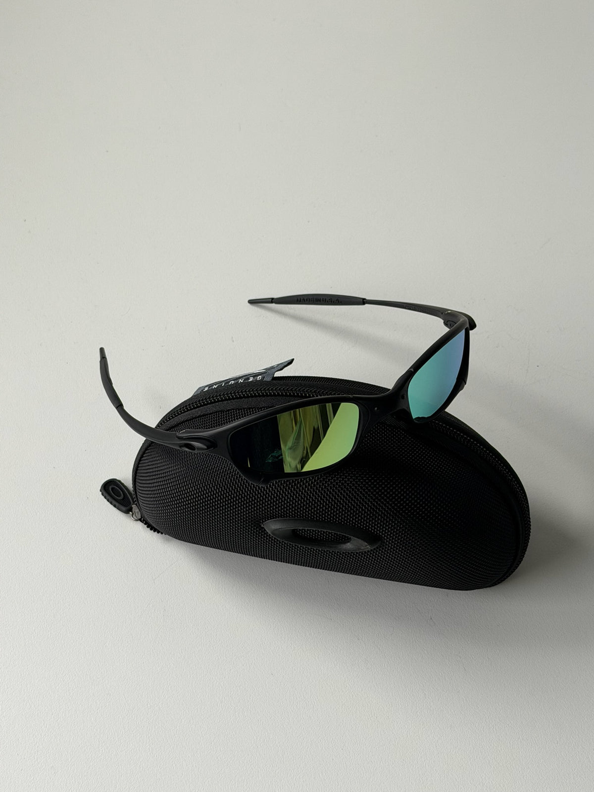 Vintage Oakley Juliet 1.0 – Black Frame / Green Iridescent Mirror Lens