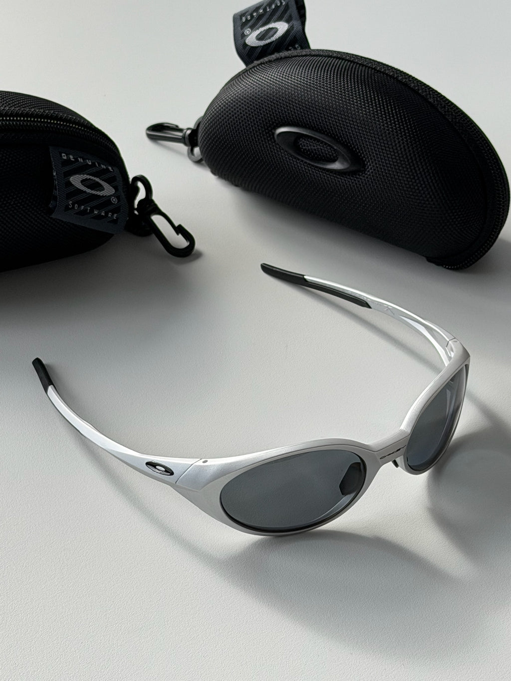 Oakley Eye Jacket Sunglasses – Silver Frame / Black Lens | Y2K Wraparound Sports Shades