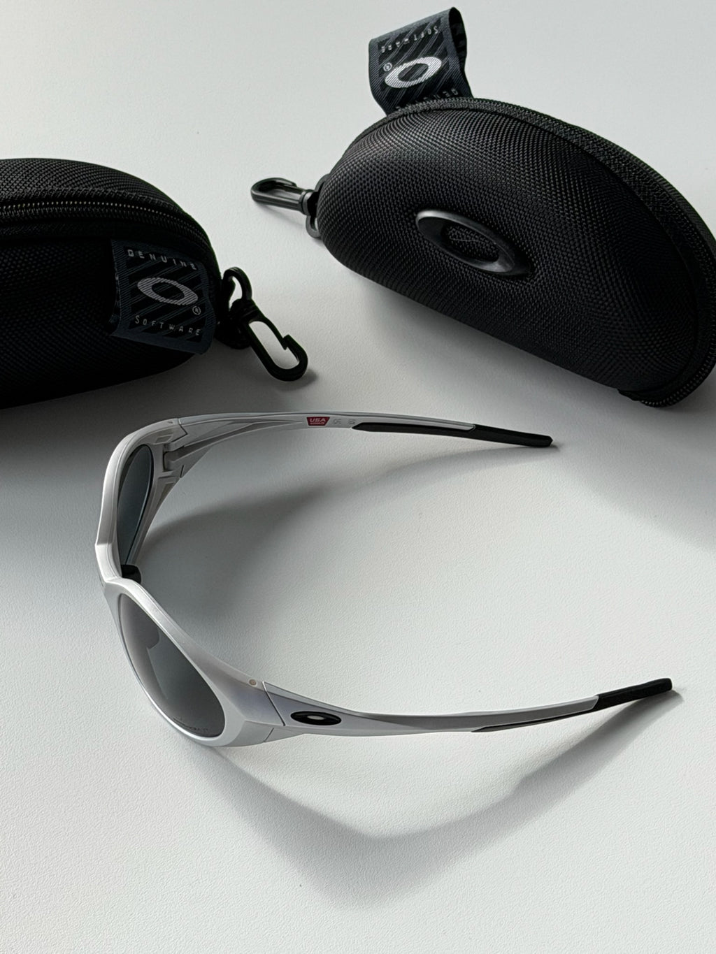 Oakley Eye Jacket Sunglasses – Silver Frame / Black Lens | Y2K Wraparound Sports Shades