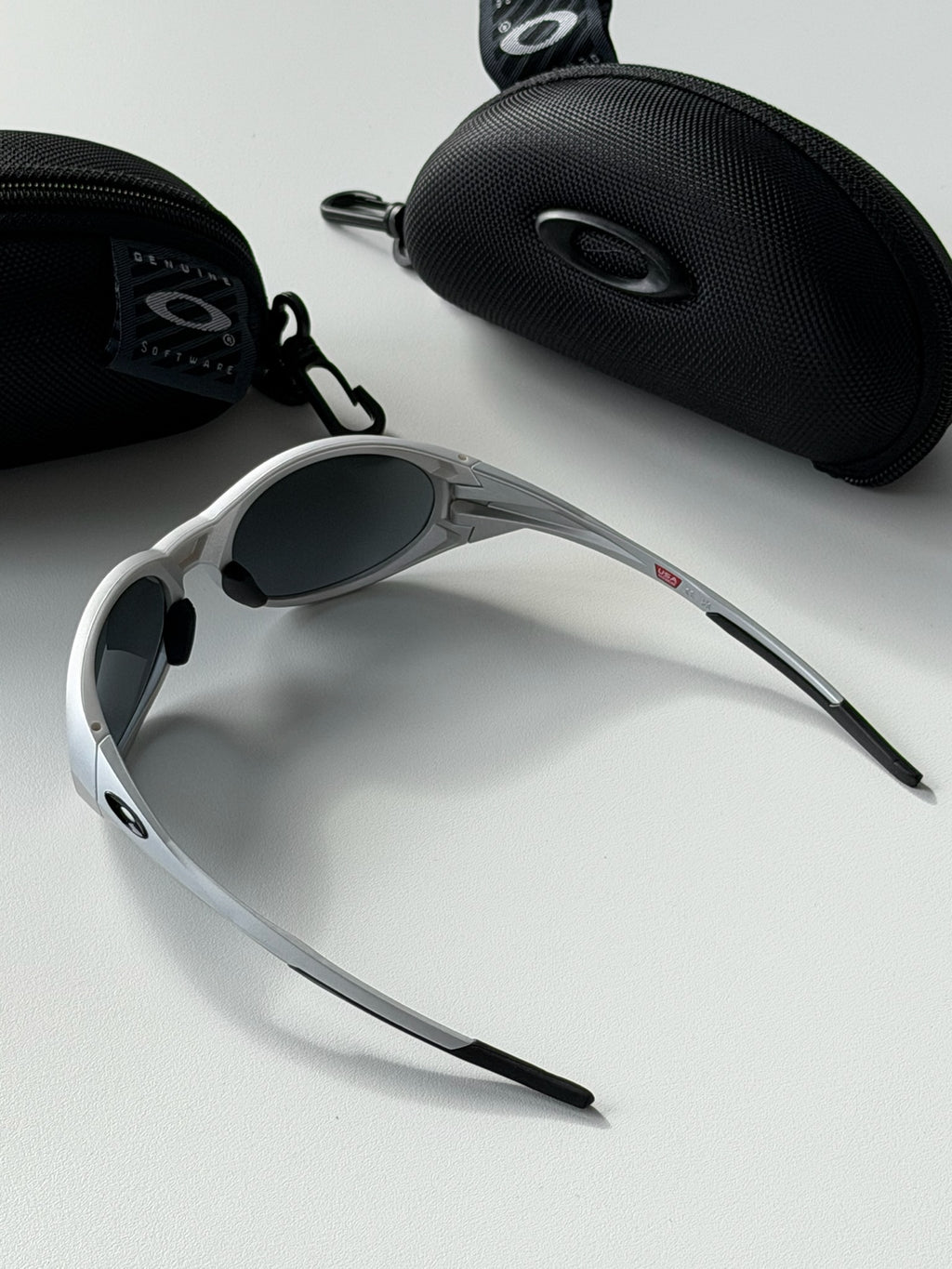 Oakley Eye Jacket Sunglasses – Silver Frame / Black Lens | Y2K Wraparound Sports Shades