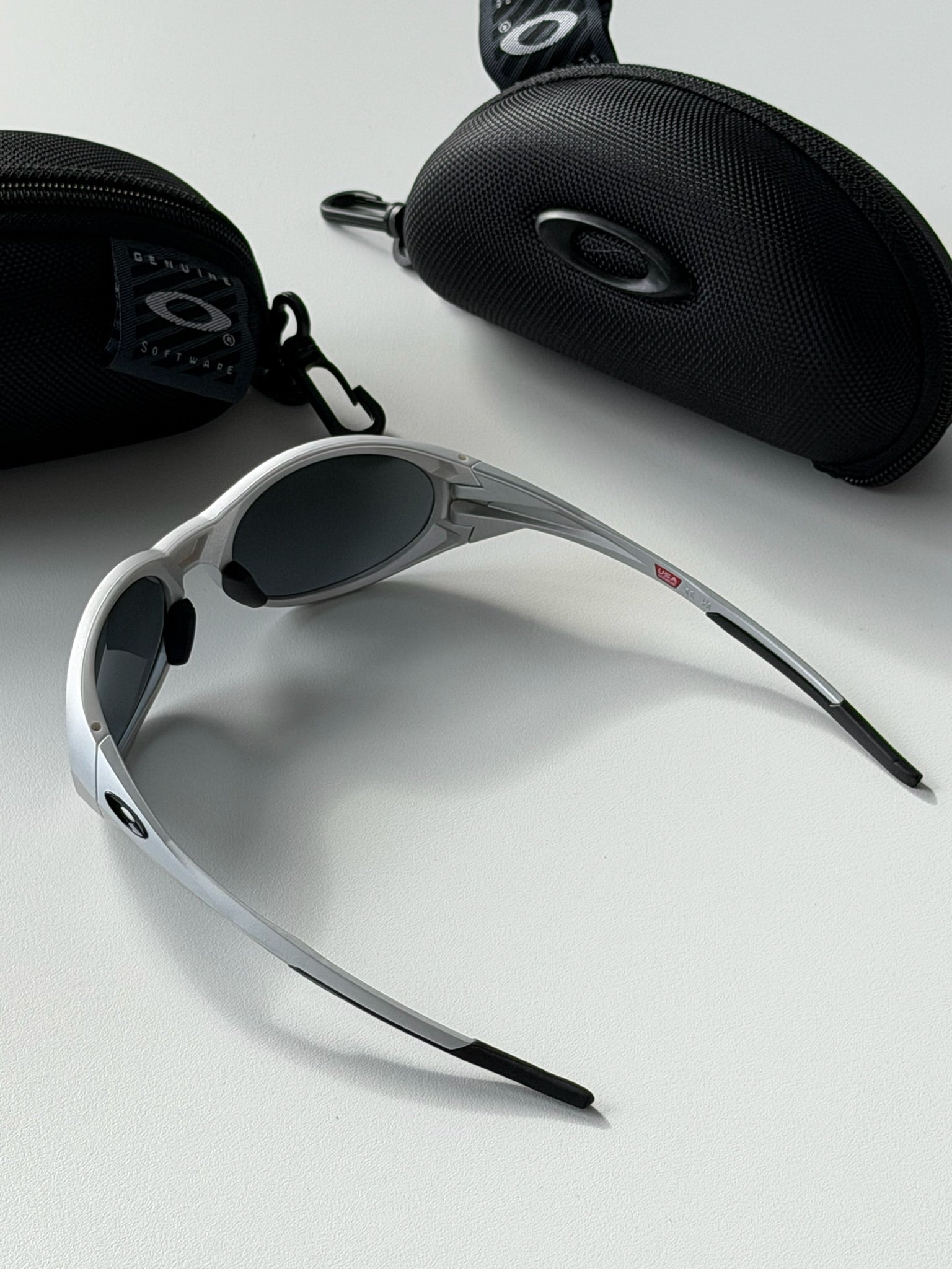 Oakley Eye Jacket Sunglasses – Silver Frame / Black Lens | Y2K Wraparound Sports Shades