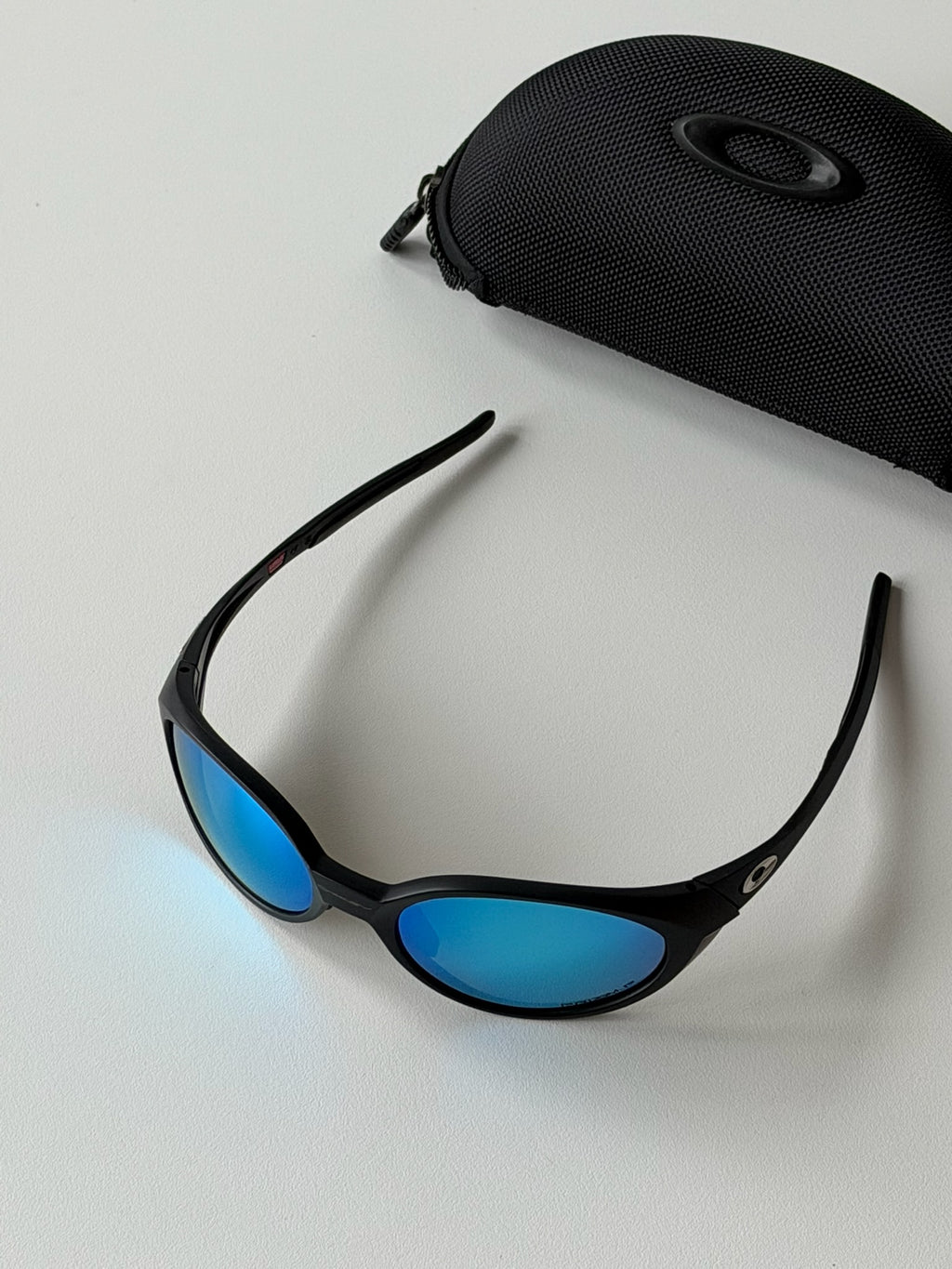 Oakley Eye Jacket Sunglasses – Black Frame / Ocean Blue Lens | Y2K Wraparound Sports Shades