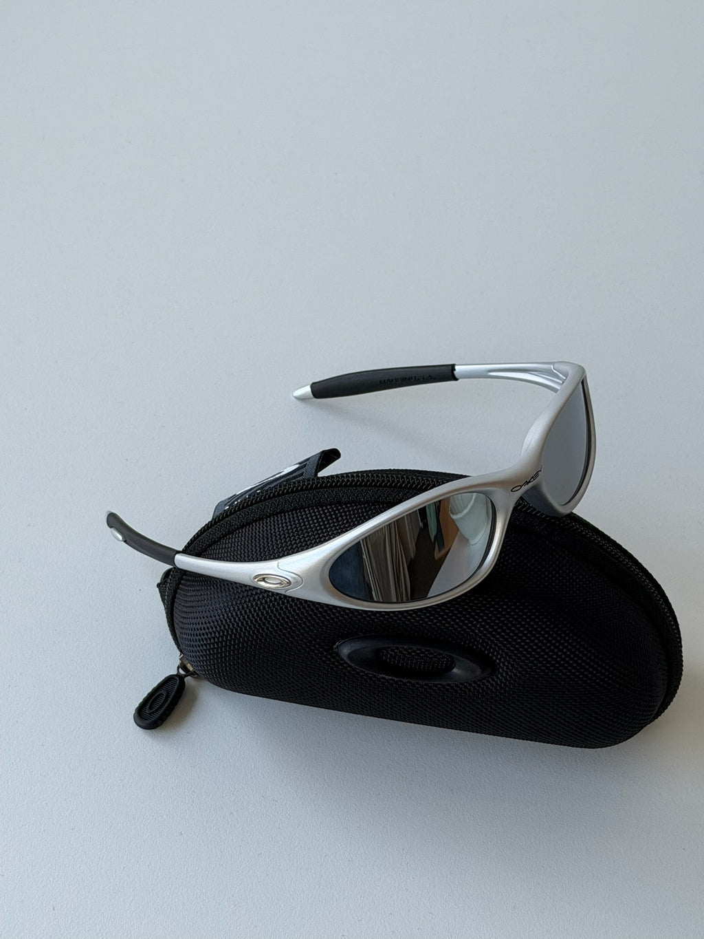 Oakley Eye Jacket Gen 1 Sunglasses – Silver / Mirror Chrome