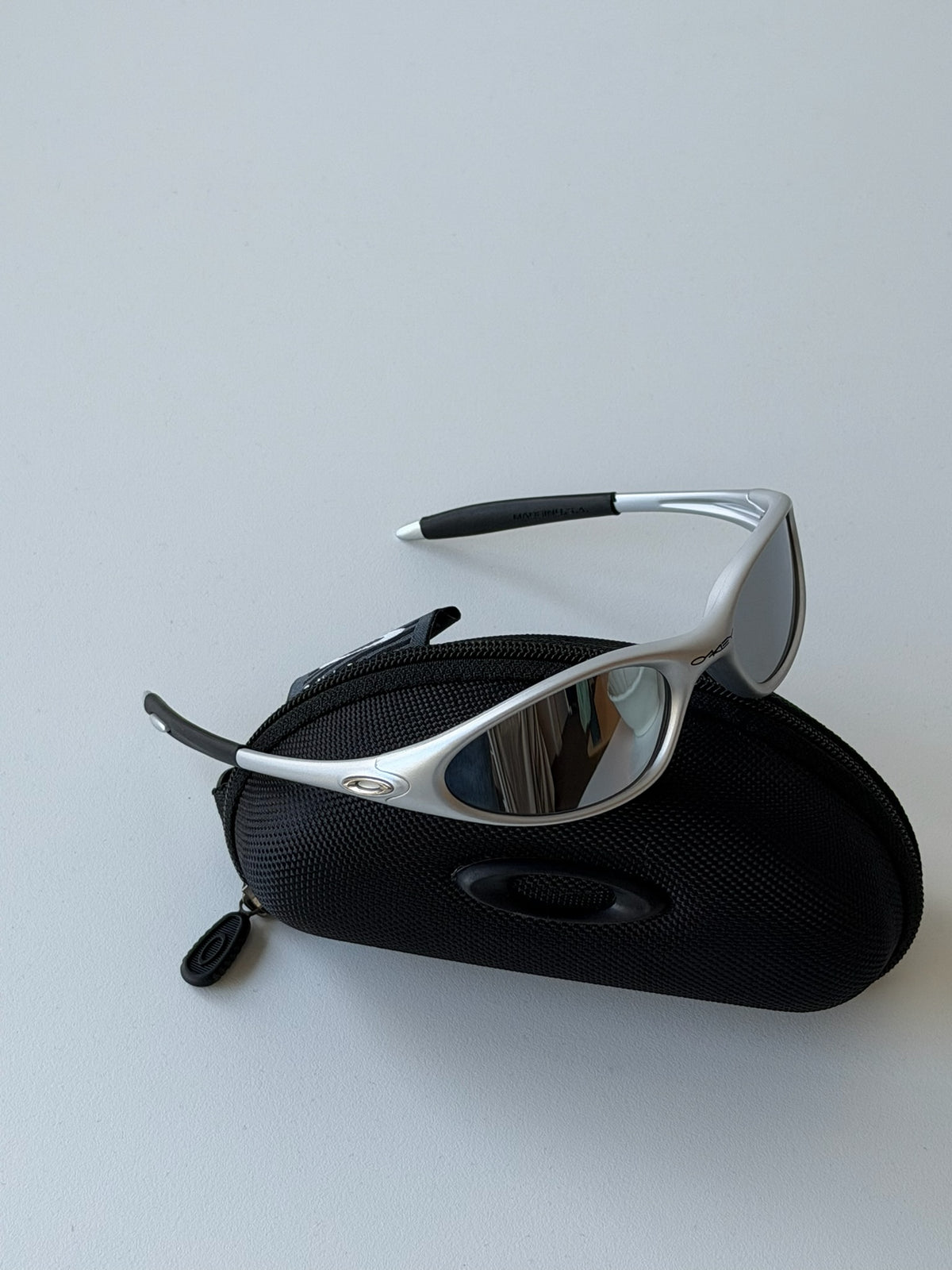 Oakley Eye Jacket Gen 1 Sunglasses – Silver / Mirror Chrome