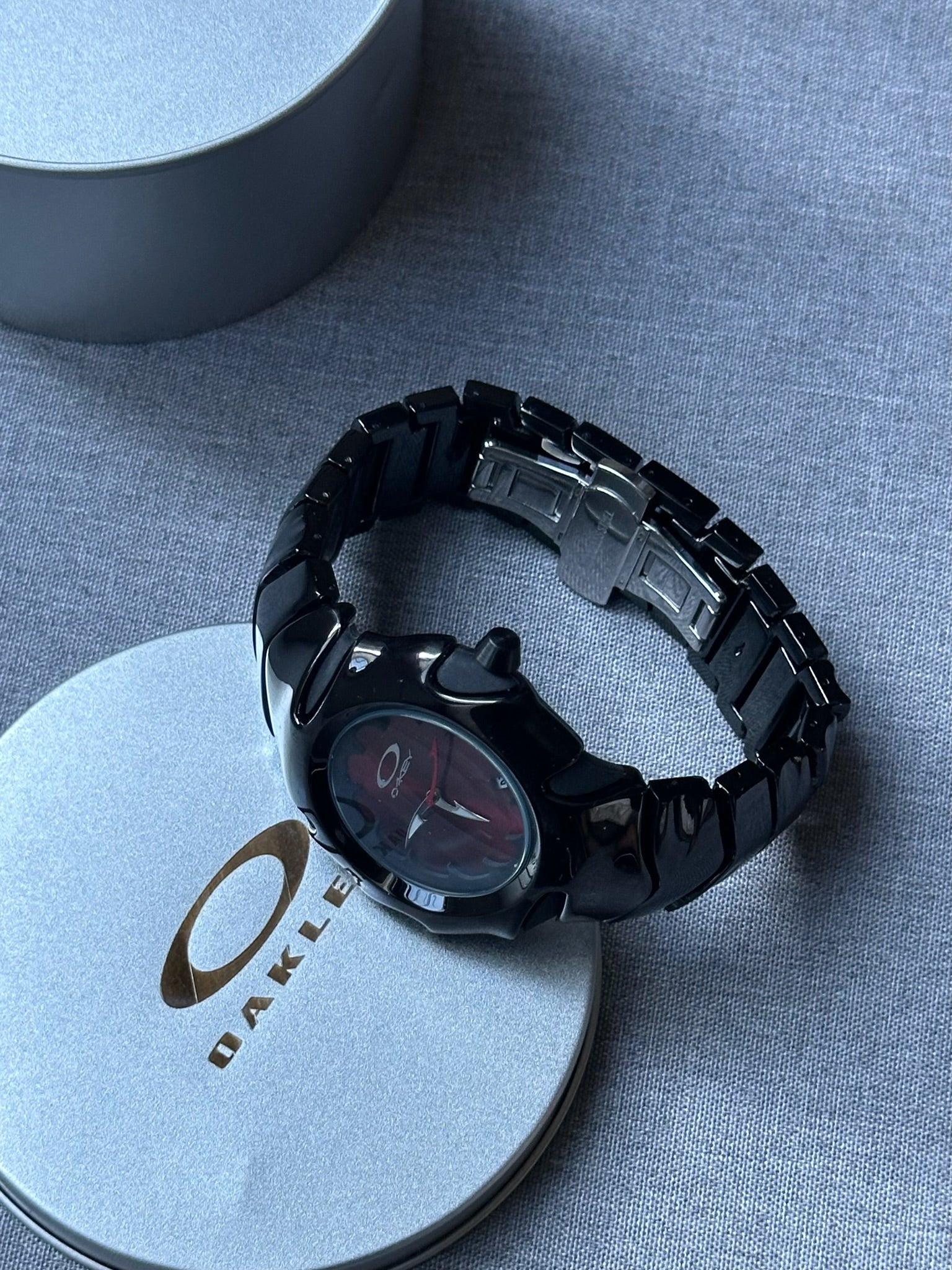 Oakley Blade Watch – Red dial Black Shiny Stainless Steel, Swiss Movement, Collectible Men’s Watch
