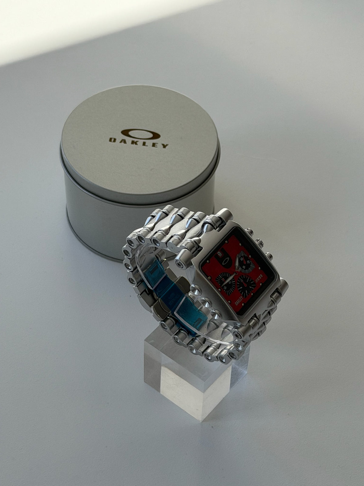 Oakley Minute Machine Watch – Silver / Red Dial