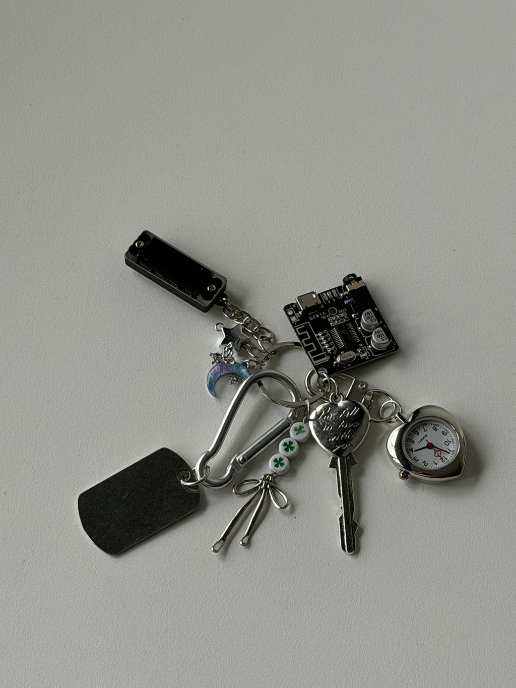 Retro Multi-Charm Keychain – Pocket Watch, Guitar Pick & Tech Hardware Bag Charm