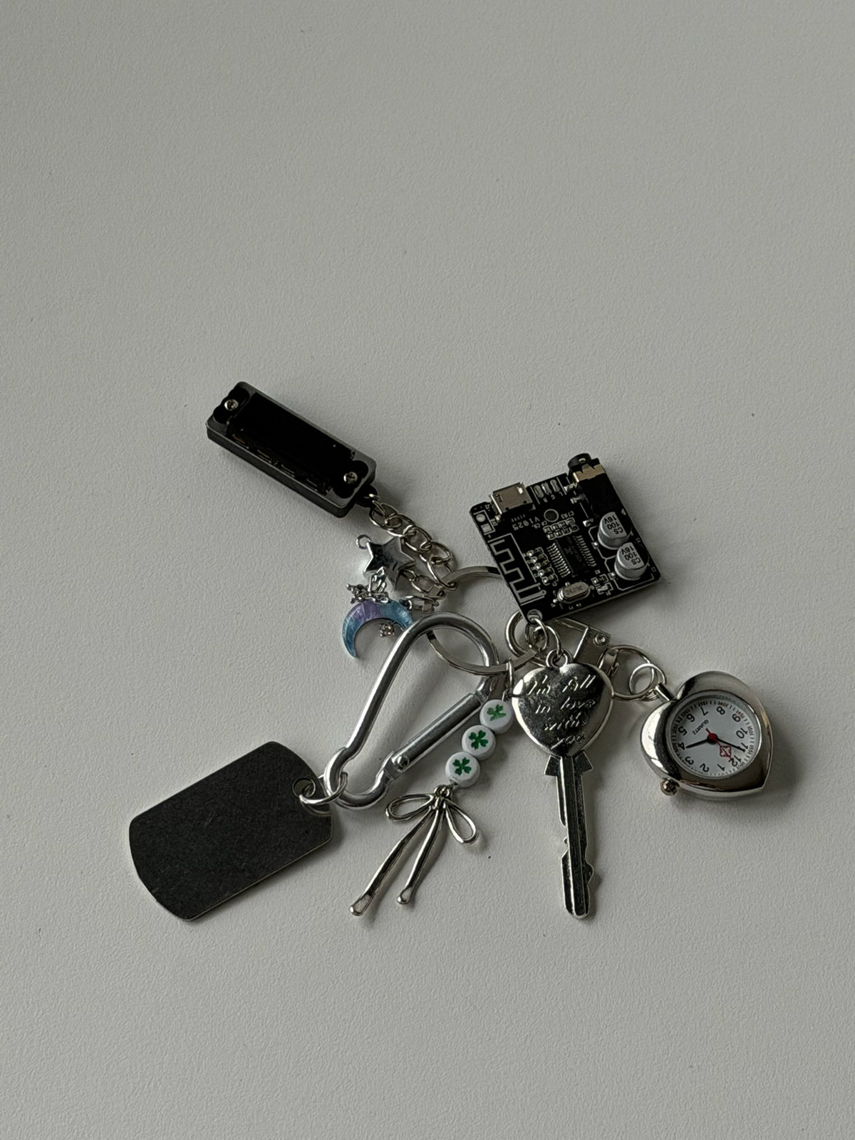 Retro Multi-Charm Keychain – Pocket Watch, Guitar Pick & Tech Hardware Bag Charm