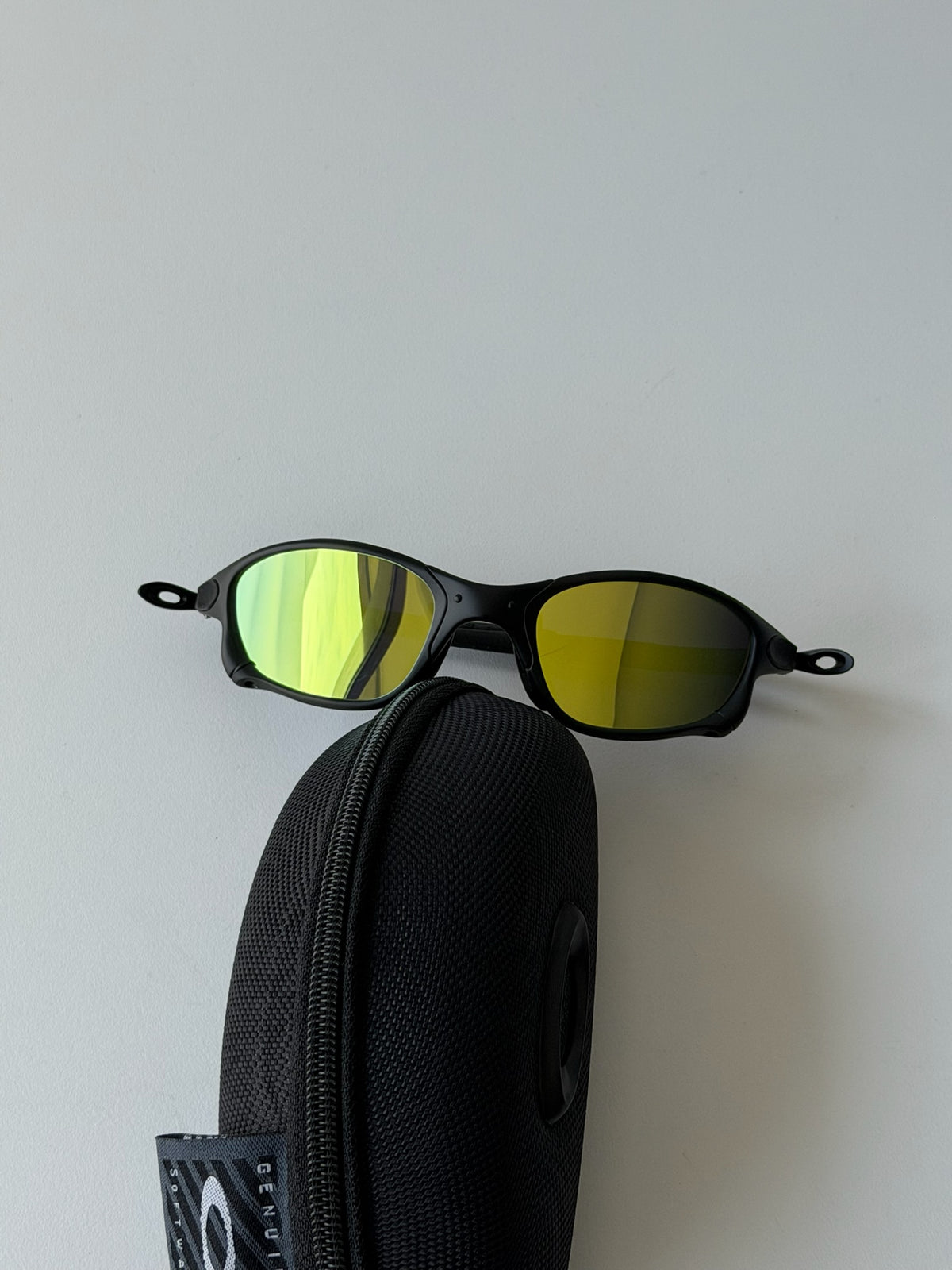 Vintage Oakley Juliet 2.0 – Black Frame / Green Iridescent Mirror Lens