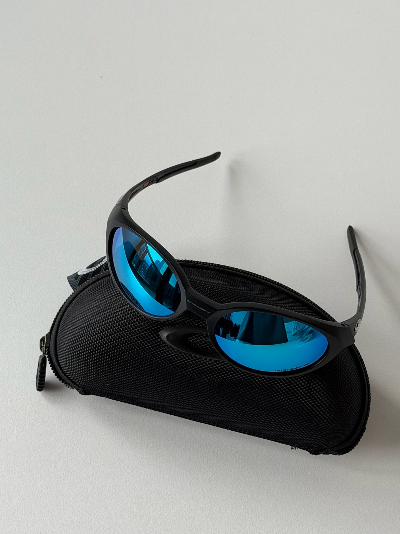 Oakley Eye Jacket Sunglasses – Black Frame / Ocean Blue Lens | Y2K Wraparound Sports Shades
