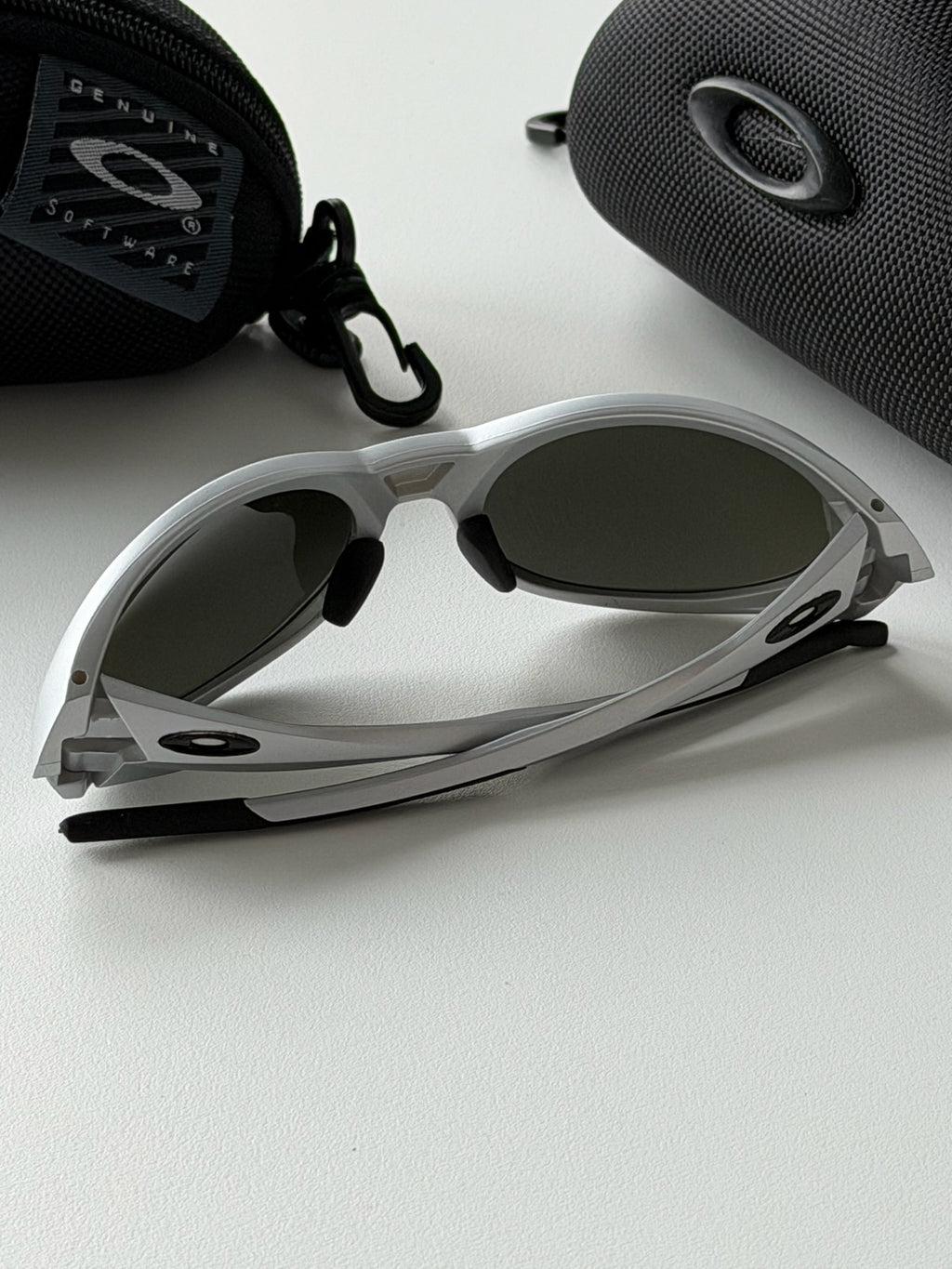 Oakley Eye Jacket Sunglasses – Silver Frame / Silver Mirror Lens | Y2K Wraparound Shades