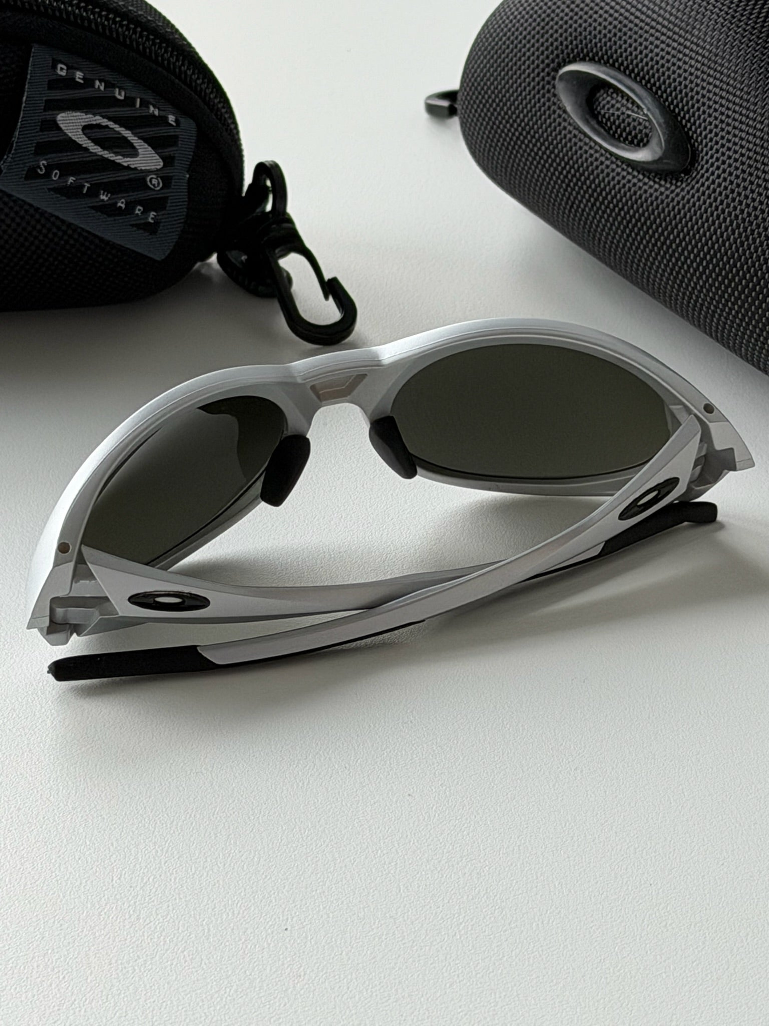 Oakley Eye Jacket Sunglasses – Silver Frame / Silver Mirror Lens | Y2K Wraparound Shades