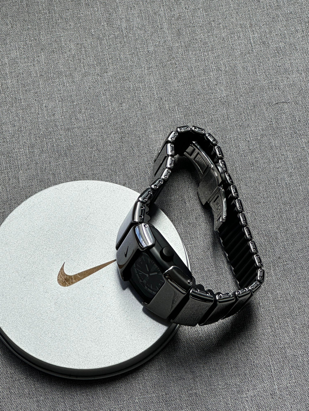 Nike D-Line Shiny Silver Analogue Watch with White Dial | Rare Collectible | Unisex Retro Sports Timepiece