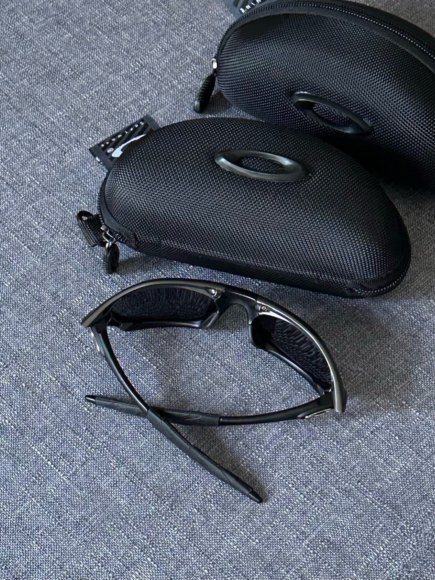 Vintage Oakley Sunglasses: Polished Charcoal Frame, Black Lenses with Case