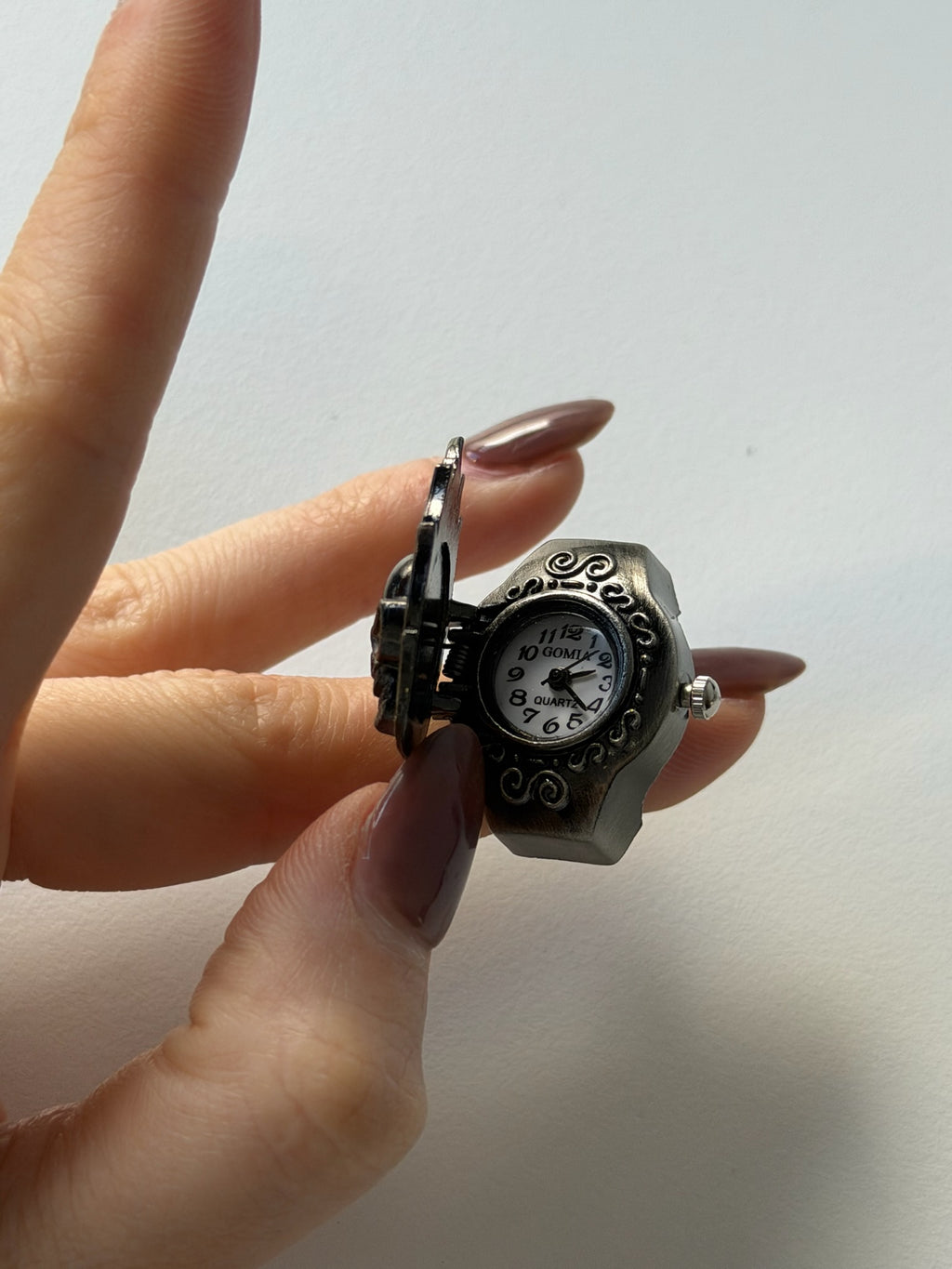 One Piece Inspired Secret Ring Watch – Adjustable Pirate Skull Finger Watch | Vintage Anime Collectible Jewellery