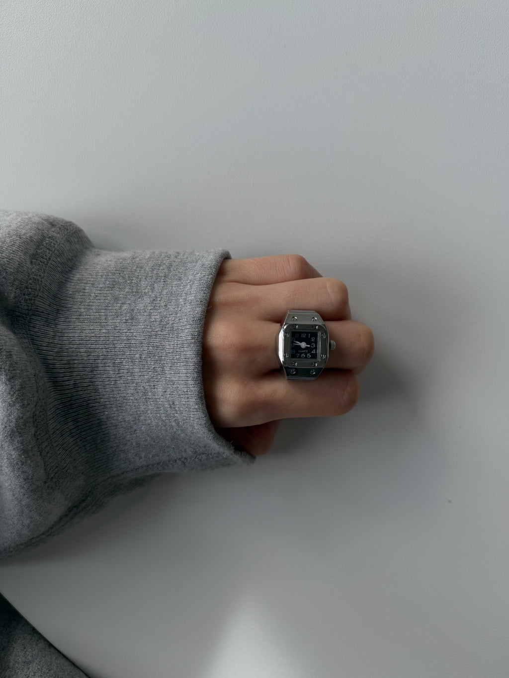 Classic Vintage-Inspired Ring Watch – Adjustable Stainless Steel Finger Watch | Y2K Fashion Accessory