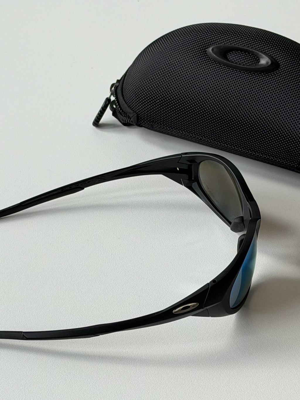 Oakley Eye Jacket Sunglasses – Black Frame / Ocean Blue Lens | Y2K Wraparound Sports Shades