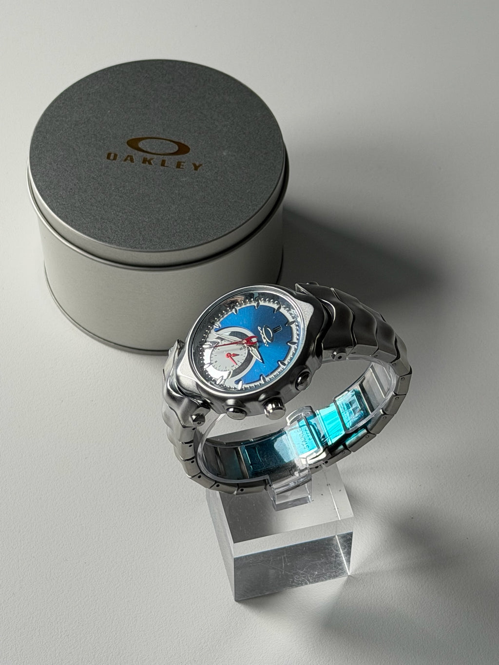 Oakley Judge Watch – Matte Silver / Blue Dial