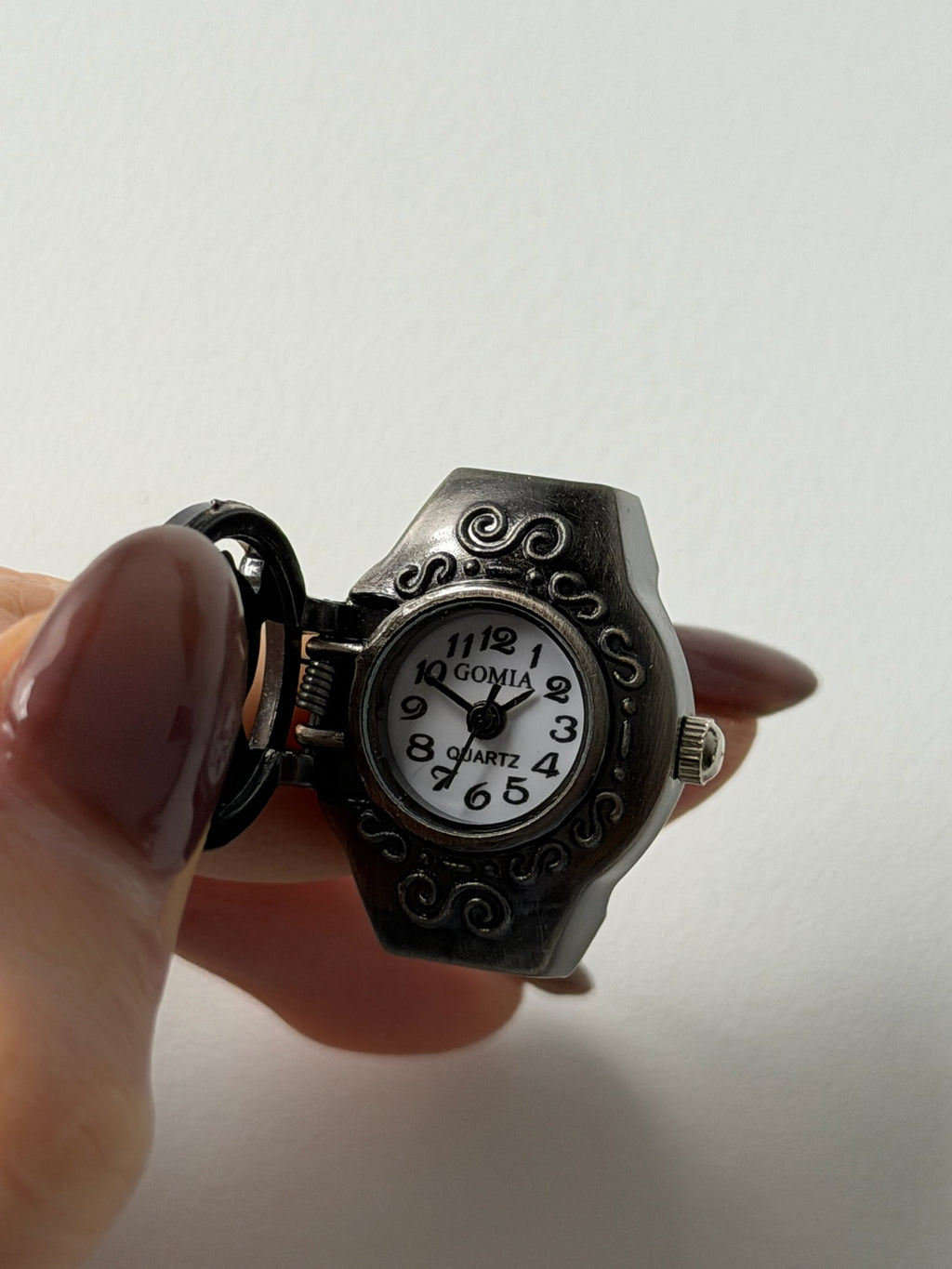 One Piece Inspired Secret Ring Watch – Adjustable Pirate Skull Finger Watch | Vintage Anime Collectible Jewellery