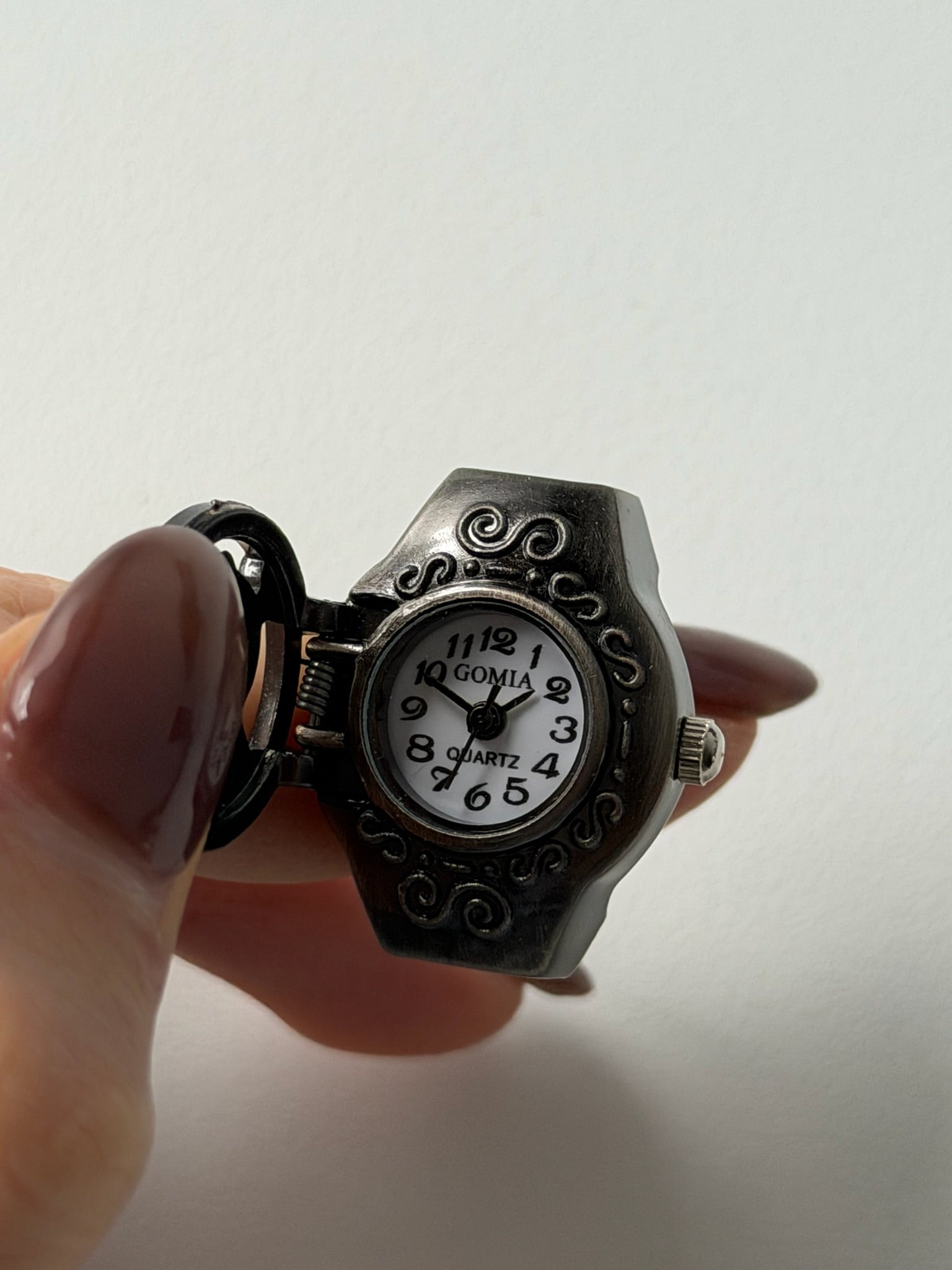 One Piece Inspired Secret Ring Watch – Adjustable Pirate Skull Finger Watch | Vintage Anime Collectible Jewellery