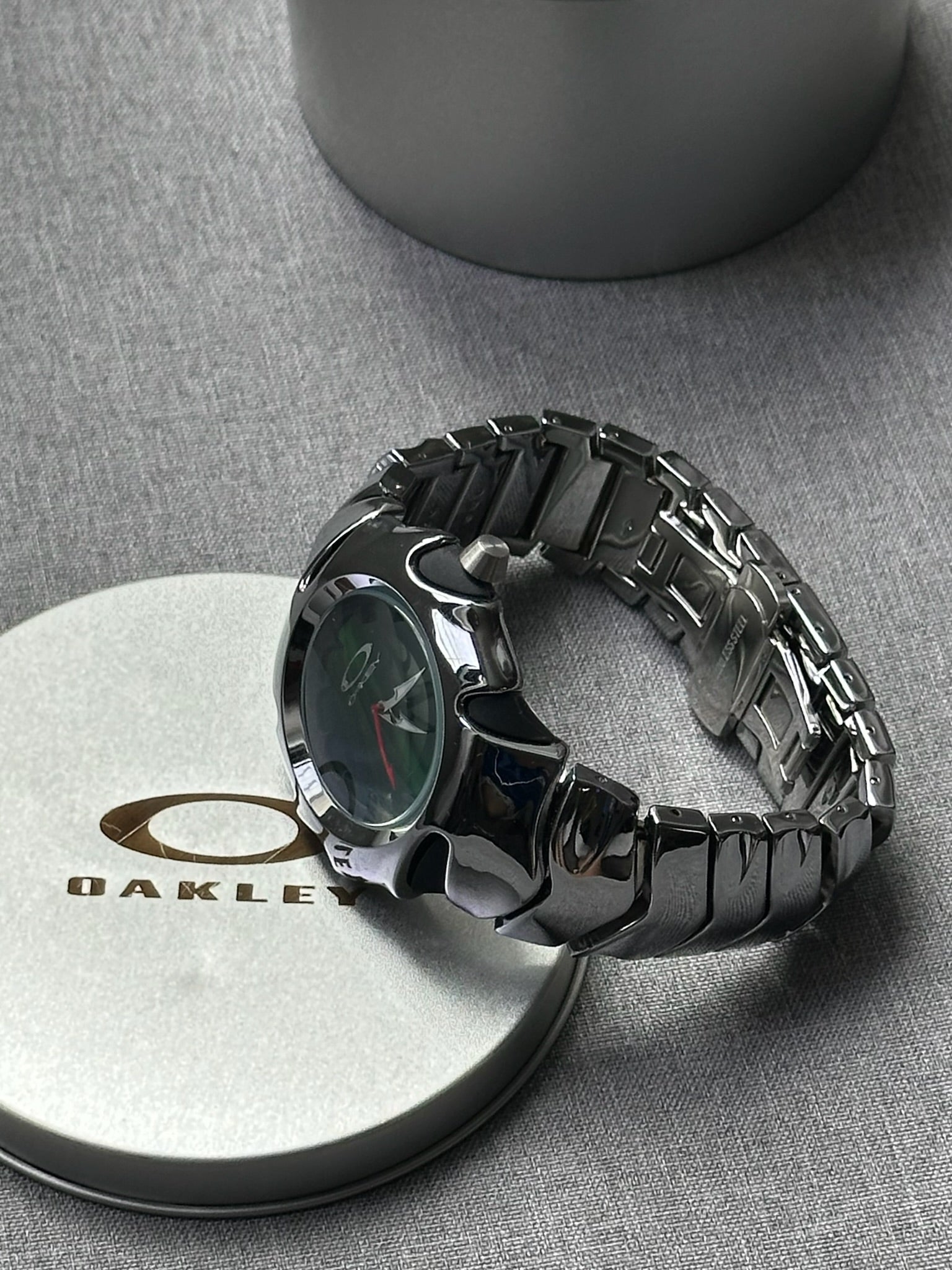 Oakley Blade Watch – Green Dial, Shiny Stainless Steel, Swiss Movement, Rare Collectible