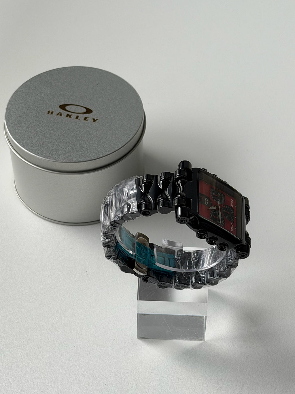 Oakley Minute Machine Watch – Black Bracelet / Red Dial