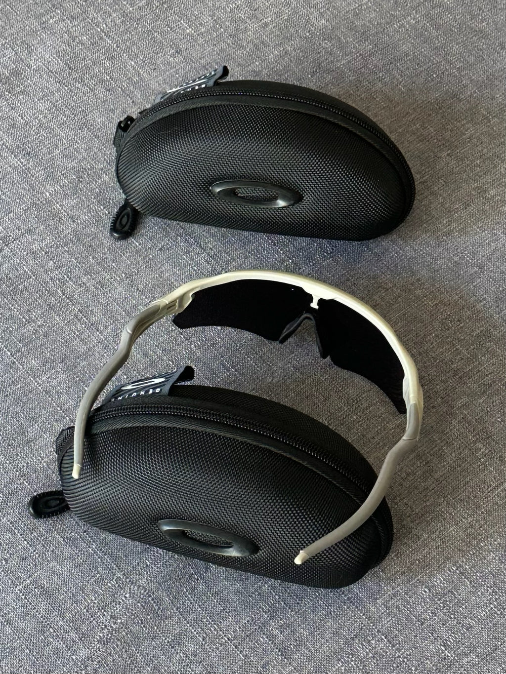 Oakley Performance Shield Sunglasses – Reflective Silver Lens Oakley-Style Sport Frame