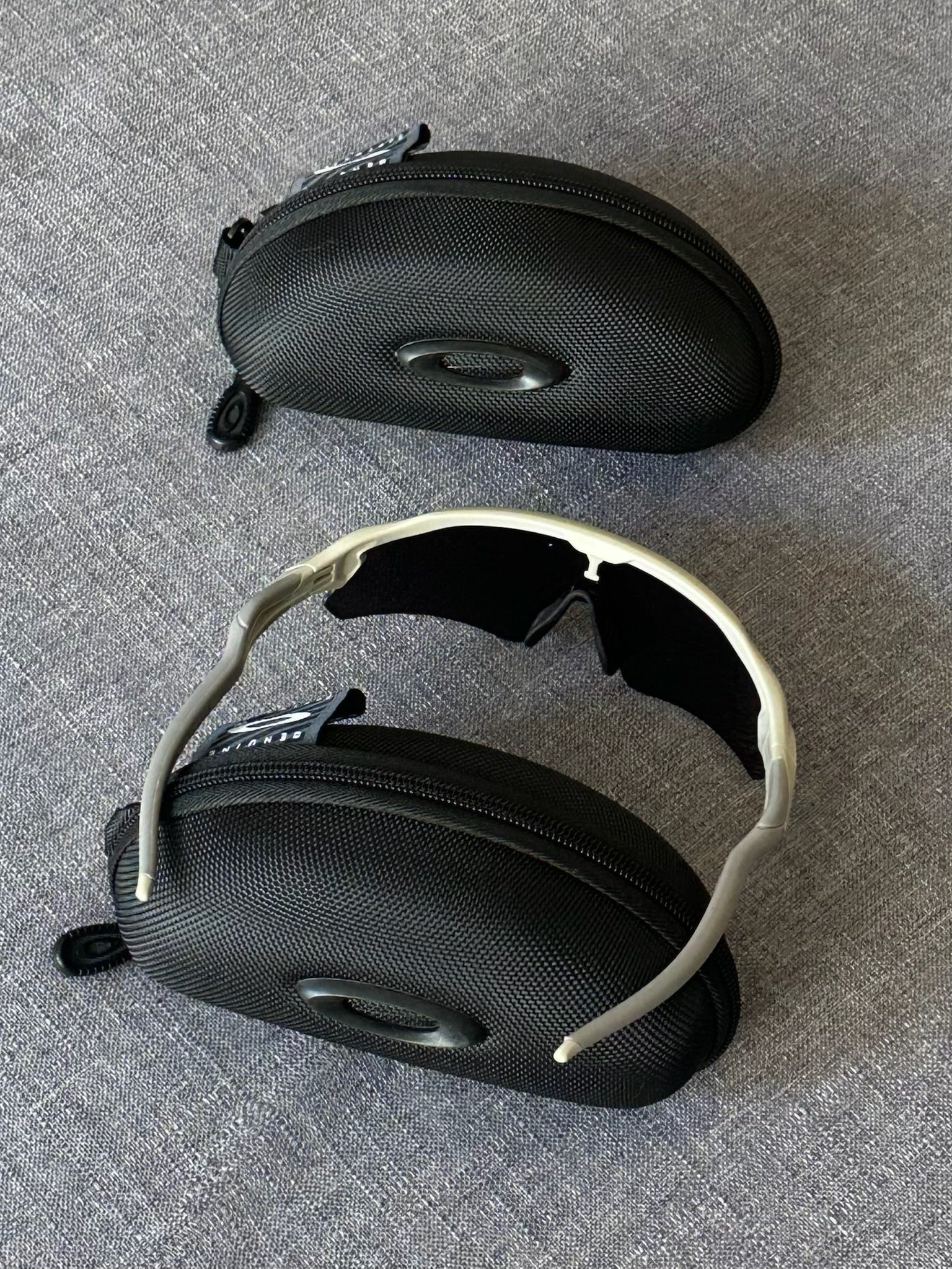 Oakley Performance Shield Sunglasses – Reflective Silver Lens Oakley-Style Sport Frame