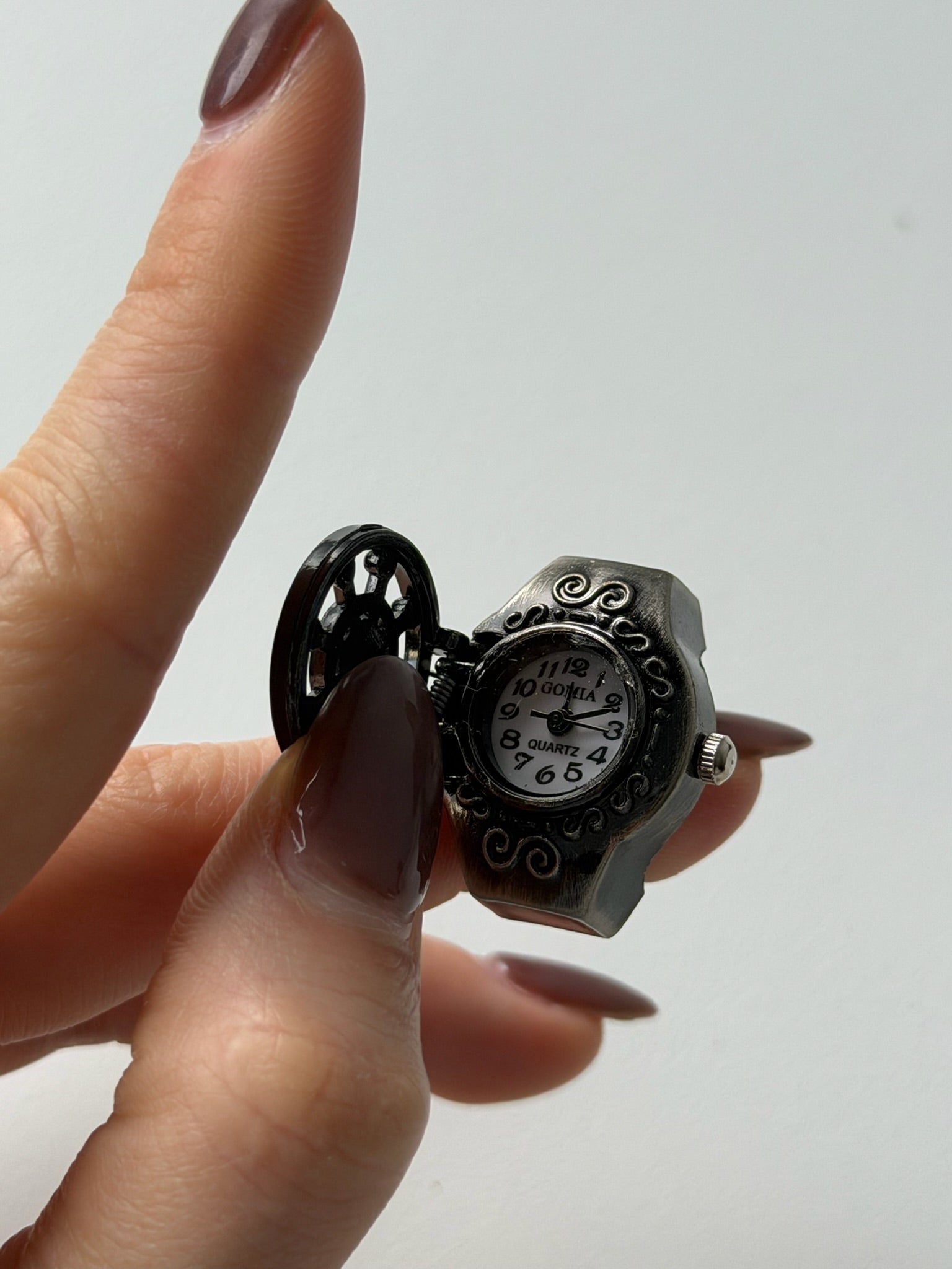One Piece Inspired Secret Ring Watch – Adjustable Pirate Skull Finger Watch | Vintage Anime Collectible Jewellery