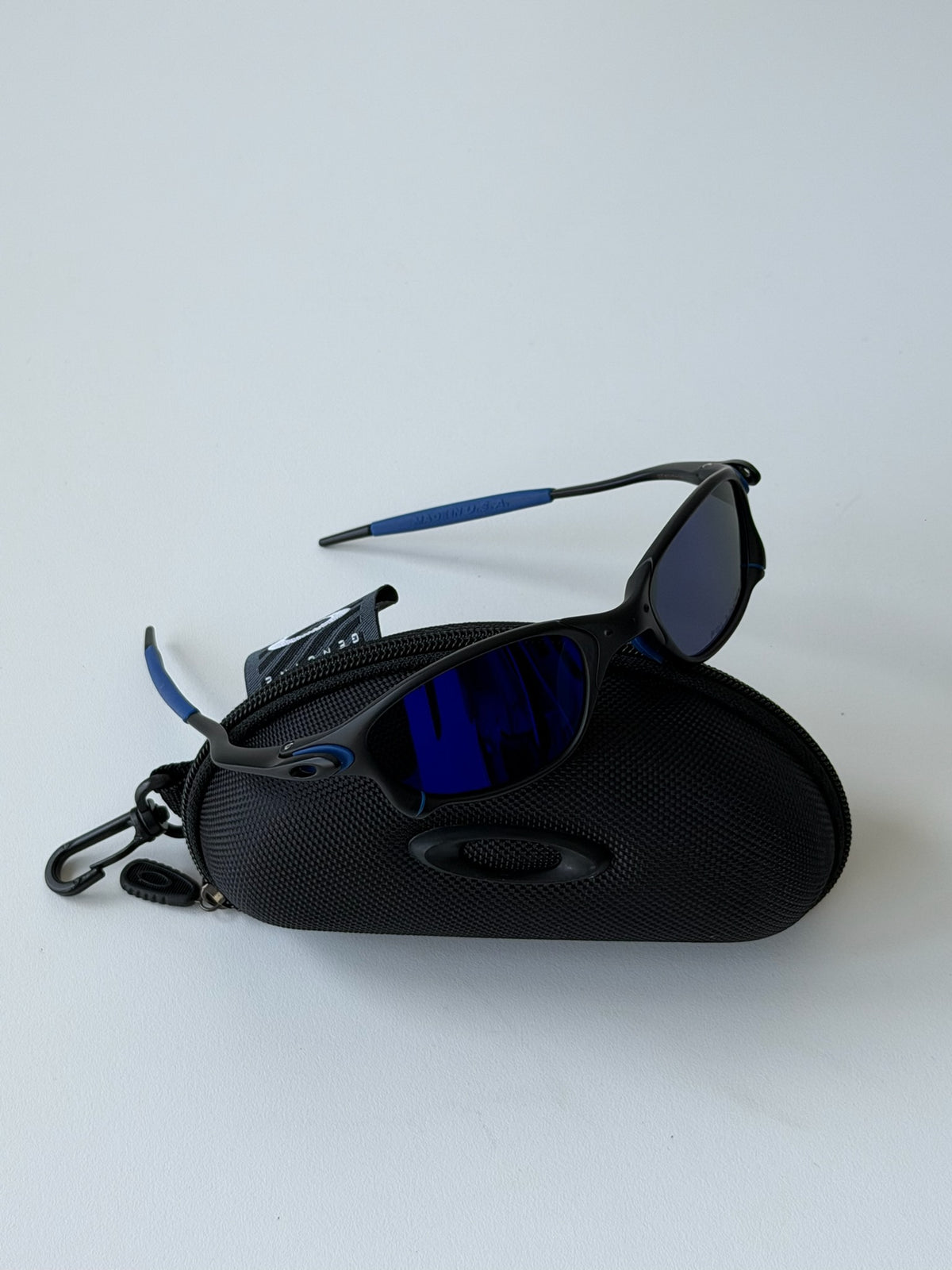Vintage Oakley Juliet 2.0 – Black & Blue Frame / Deep Blue Mirror Lens