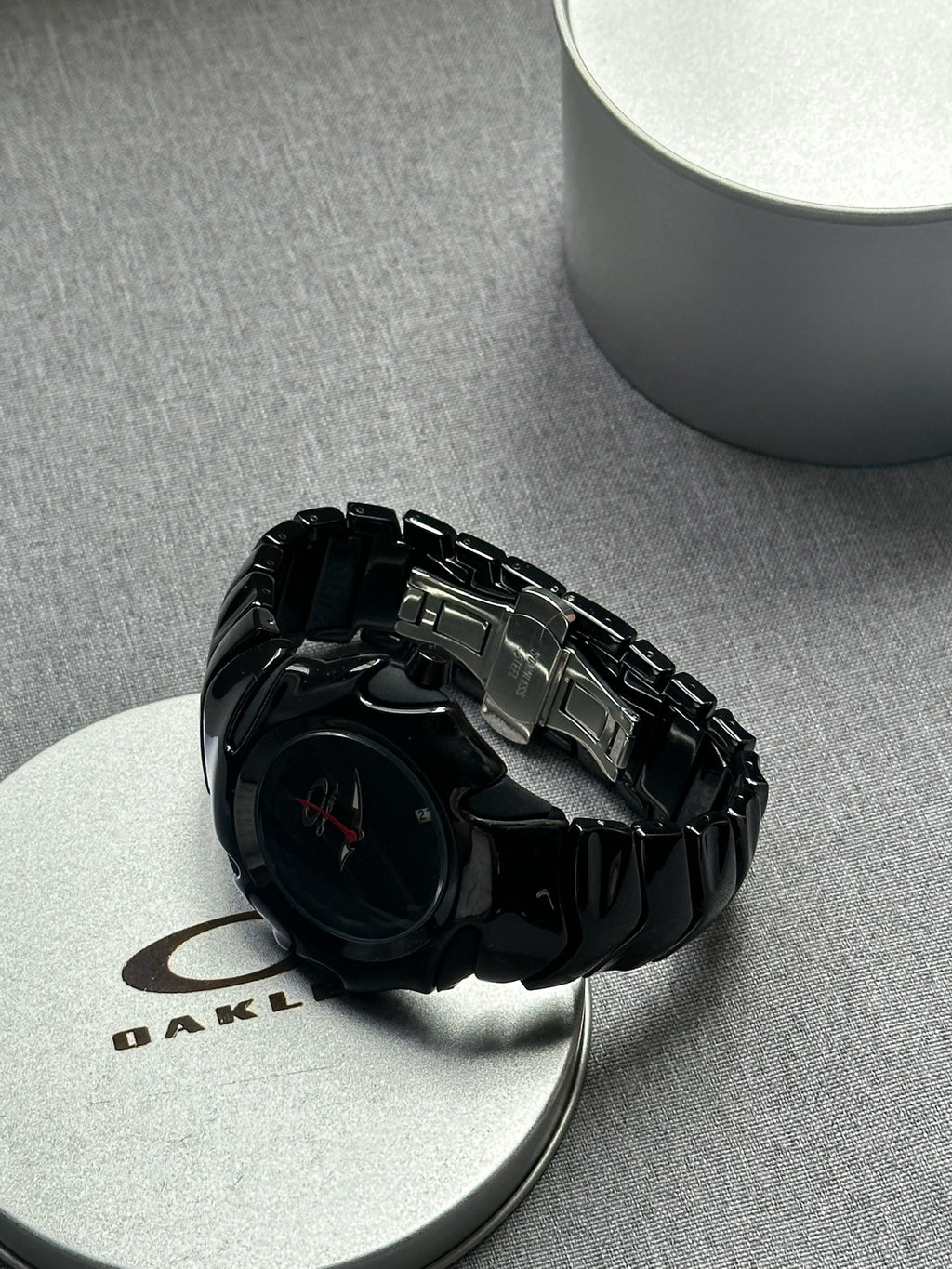 Oakley Time Tank Watch – Black dial Black SHINY Stainless Steel, Swiss Movement, Collectible Men’s Watch