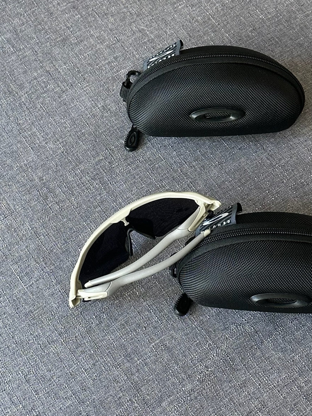 Oakley Performance Shield Sunglasses – Reflective Silver Lens Oakley-Style Sport Frame