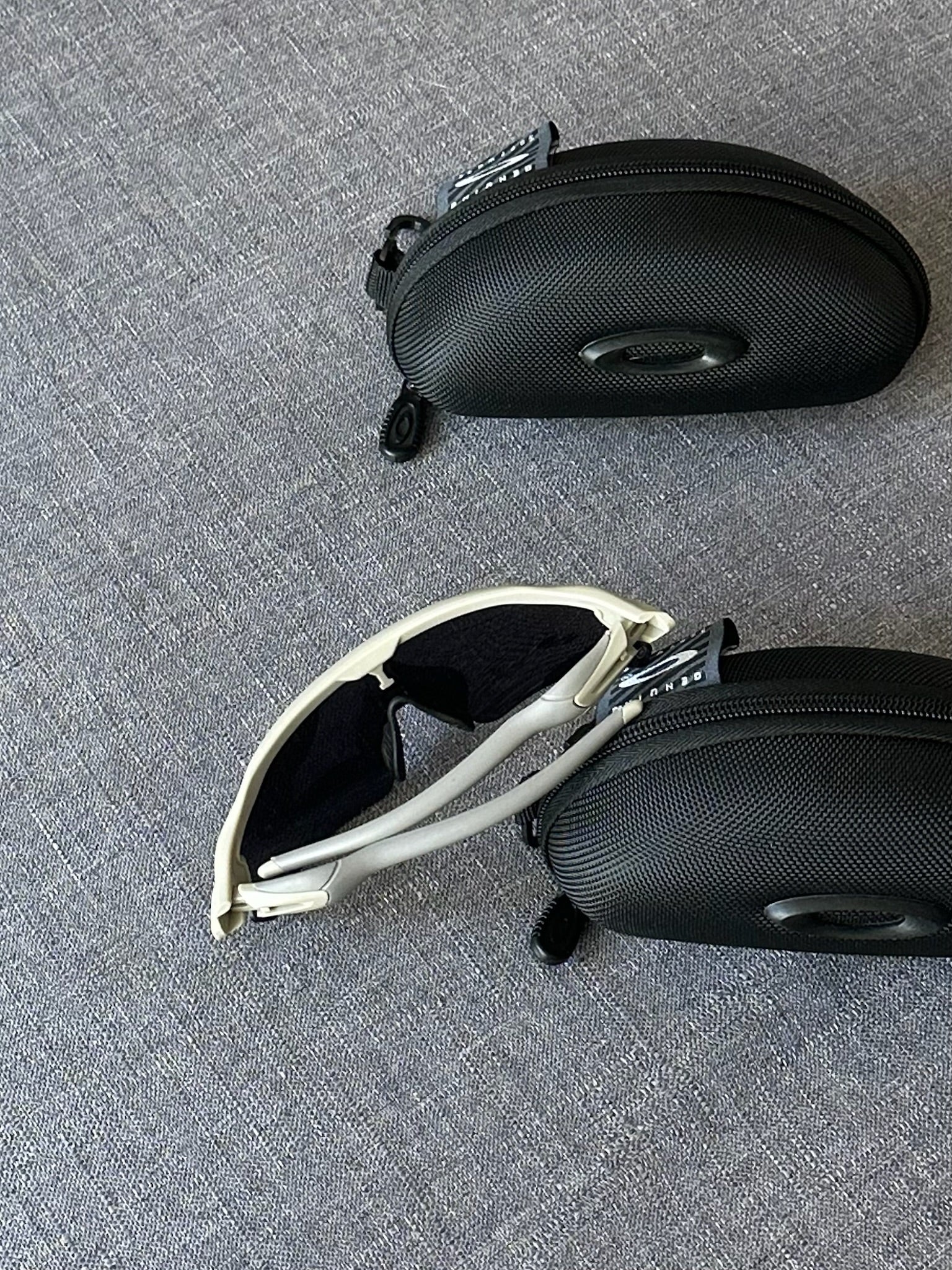 Oakley Performance Shield Sunglasses – Reflective Silver Lens Oakley-Style Sport Frame