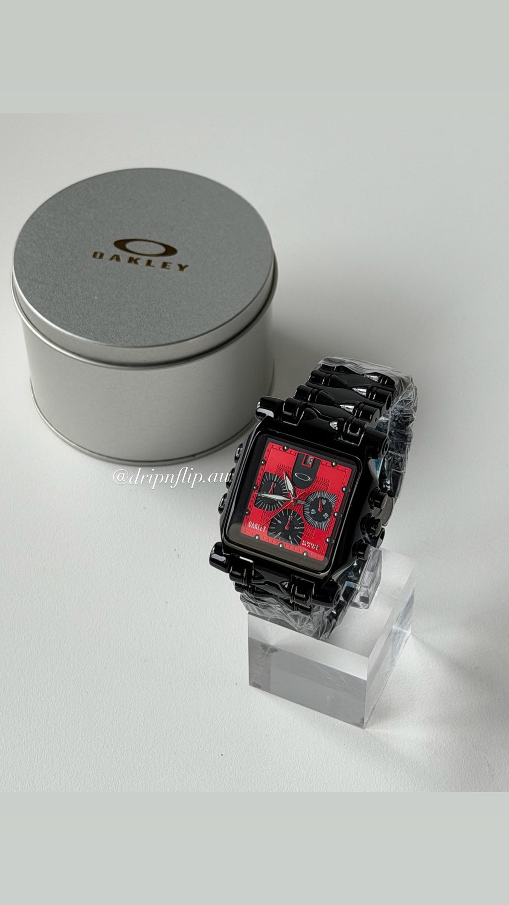Oakley Minute Machine Watch – Black Bracelet / Red Dial