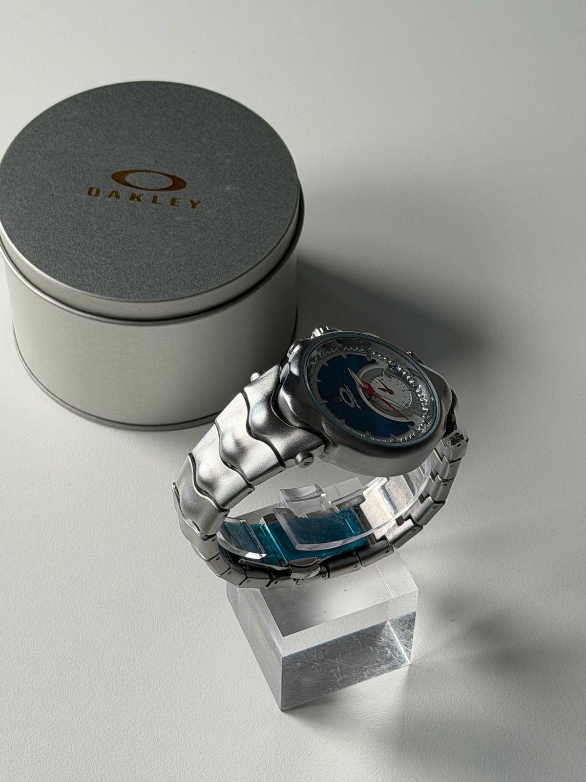Oakley Judge Watch – Matte Silver / Blue Dial