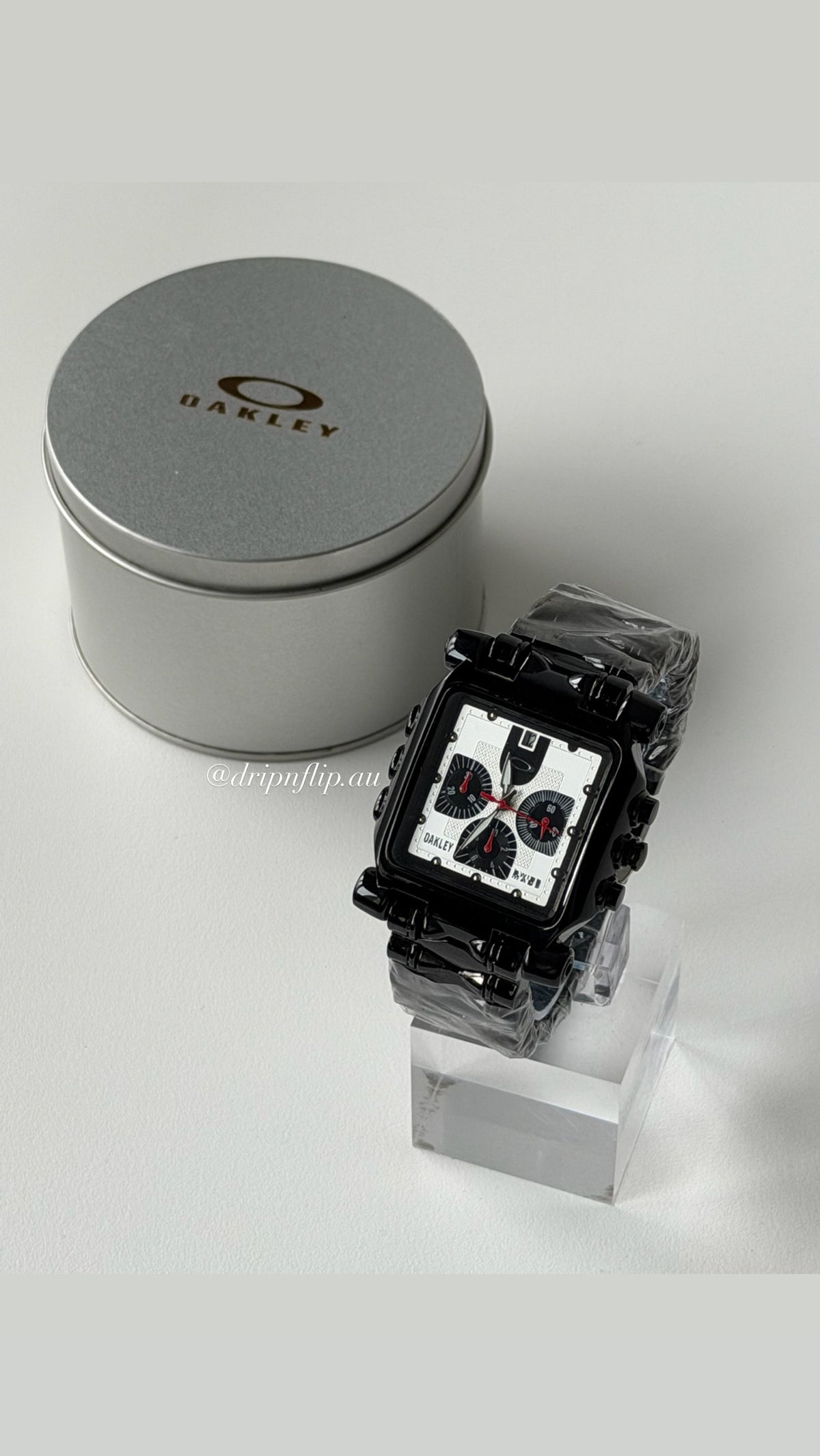 Oakley Minute Machine Watch – Black Bracelet / White Dial