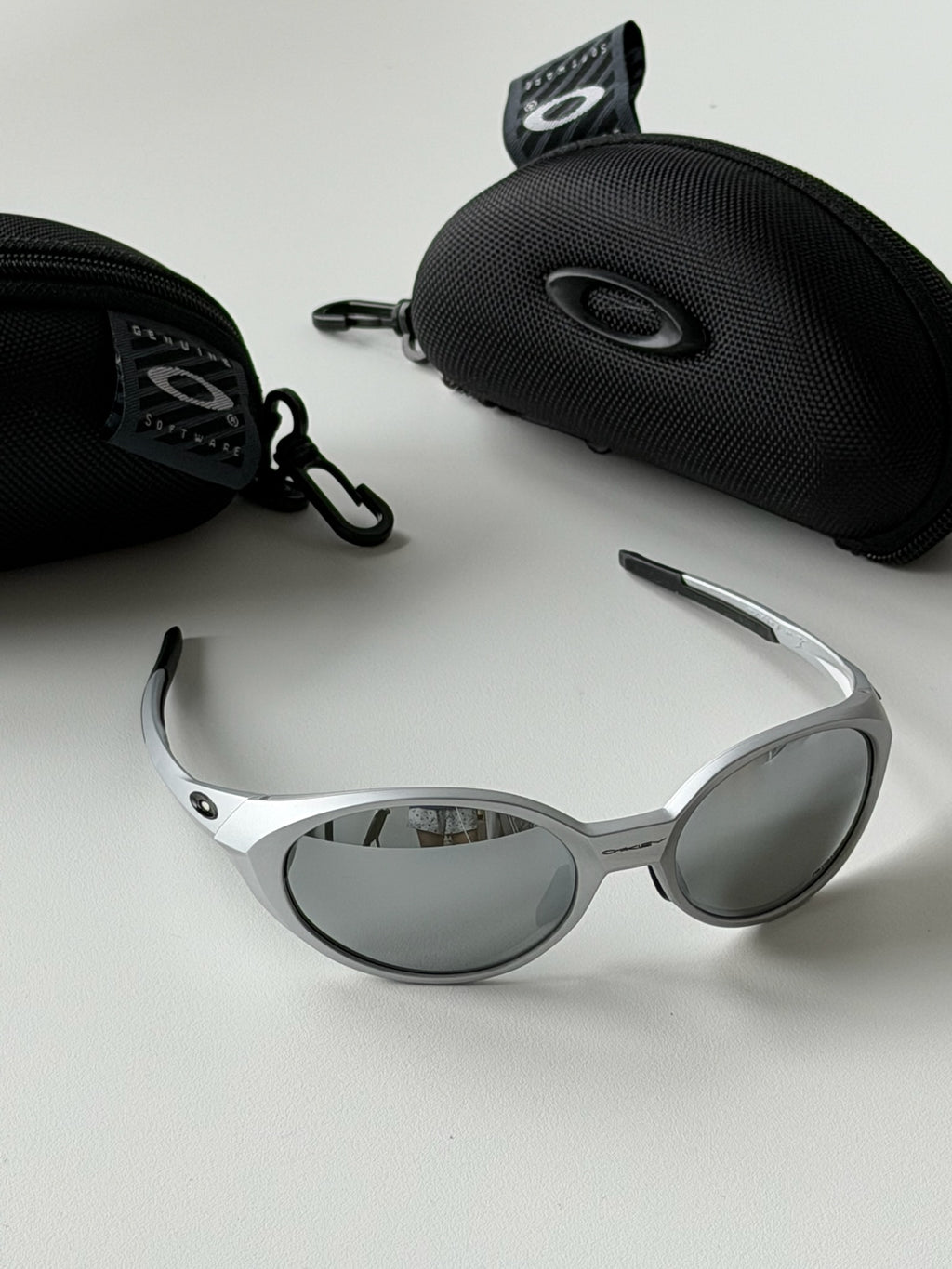 Oakley Eye Jacket Sunglasses – Silver Frame / Silver Mirror Lens | Y2K Wraparound Shades