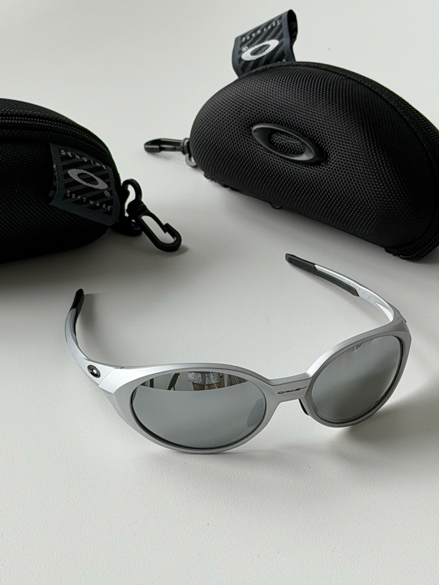 Oakley Eye Jacket Sunglasses – Silver Frame / Silver Mirror Lens | Y2K Wraparound Shades