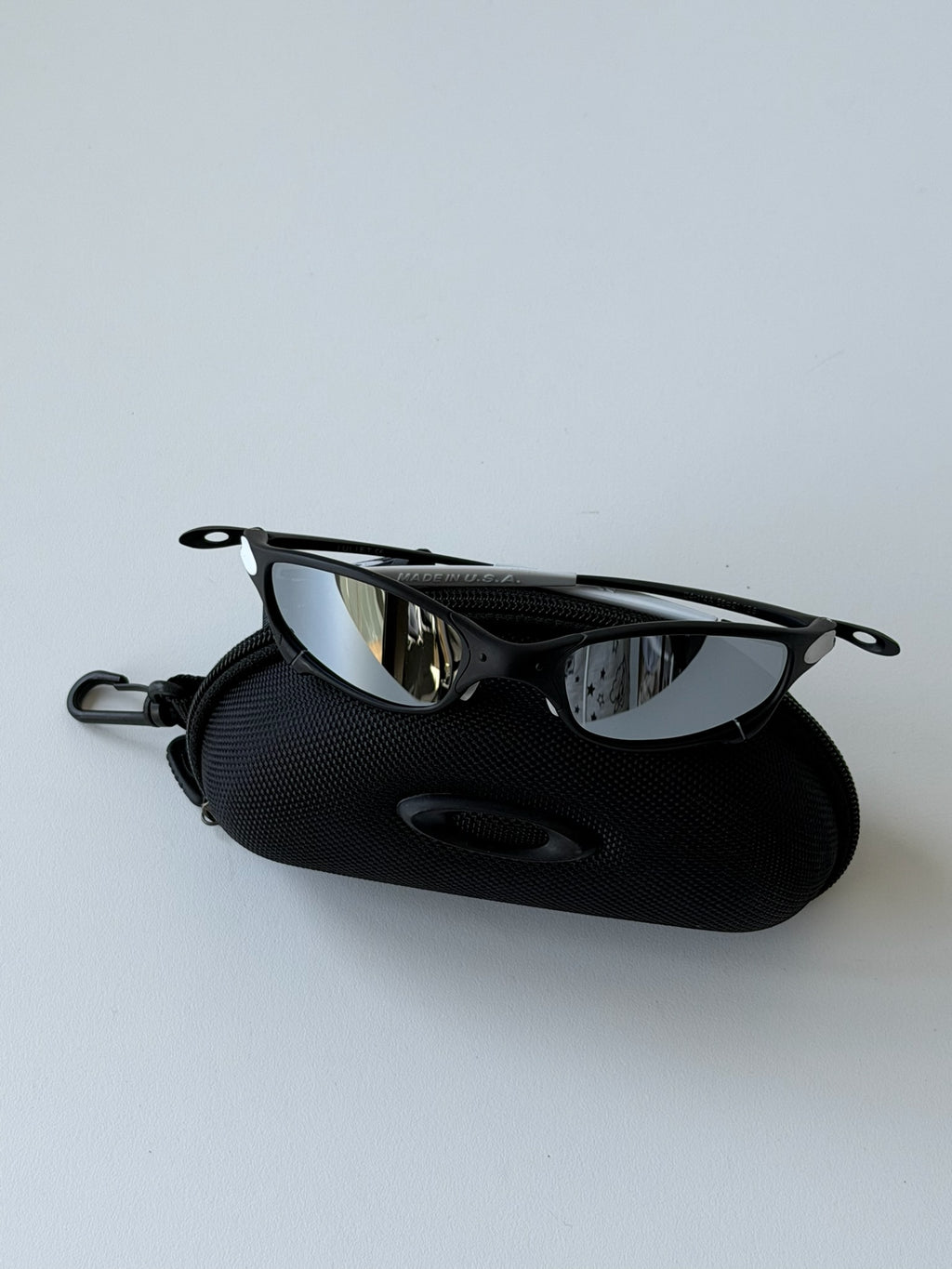 Vintage Oakley Juliet 1.0 – Black Frame / Silver Mirror Lens