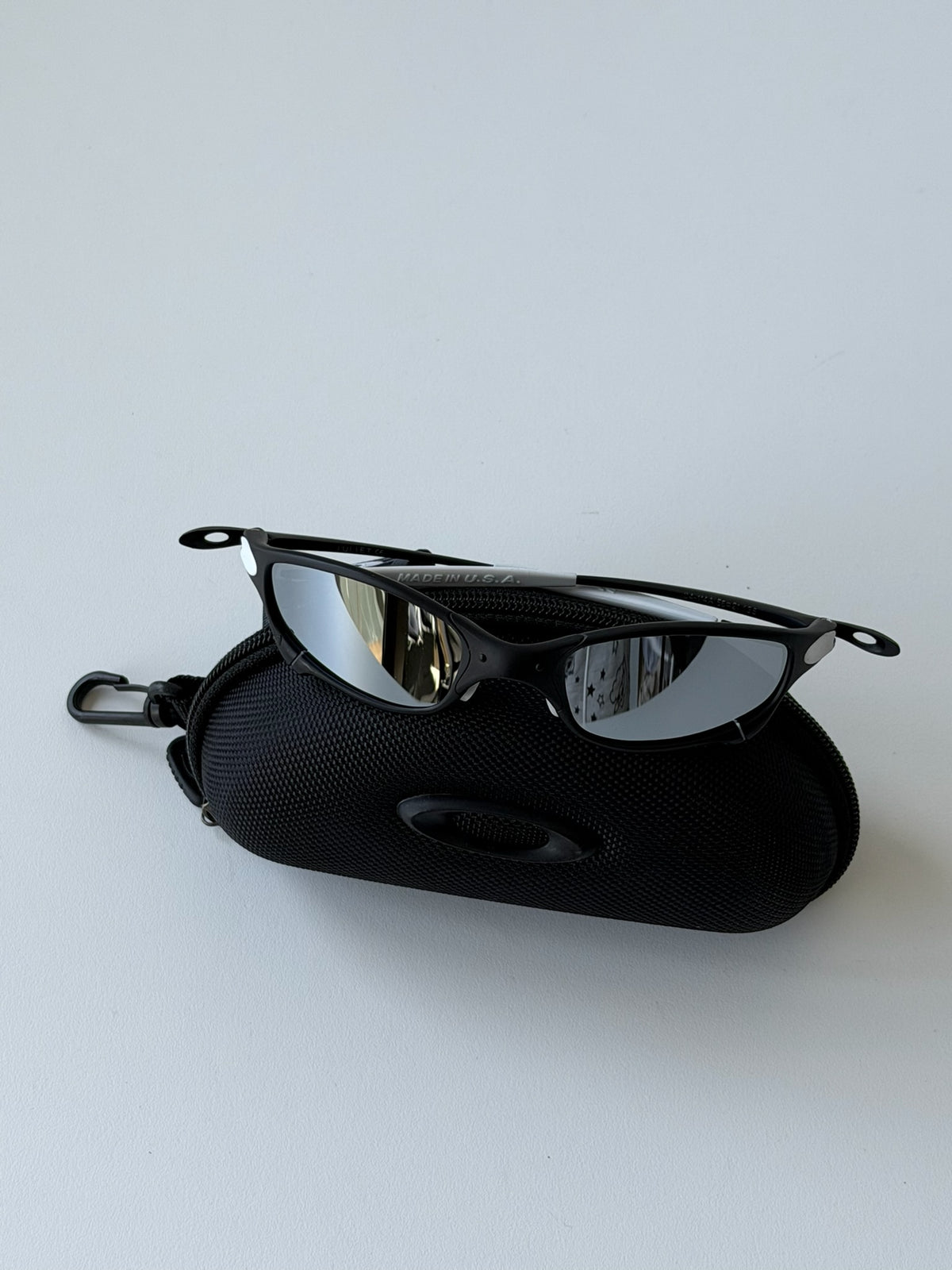 Vintage Oakley Juliet 1.0 – Black Frame / Silver Mirror Lens
