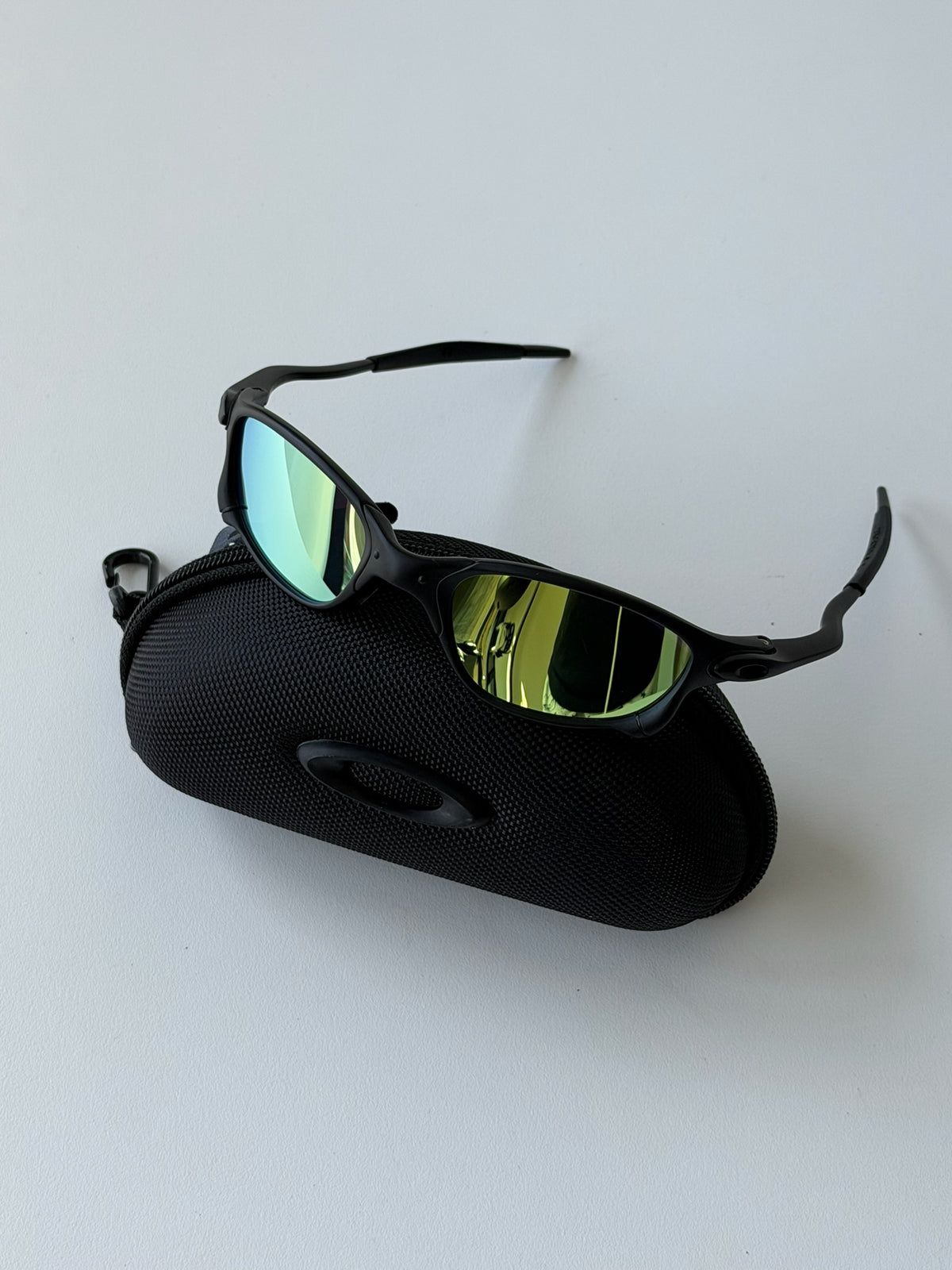 Vintage Oakley Juliet 2.0 – Black Frame / Green Iridescent Mirror Lens