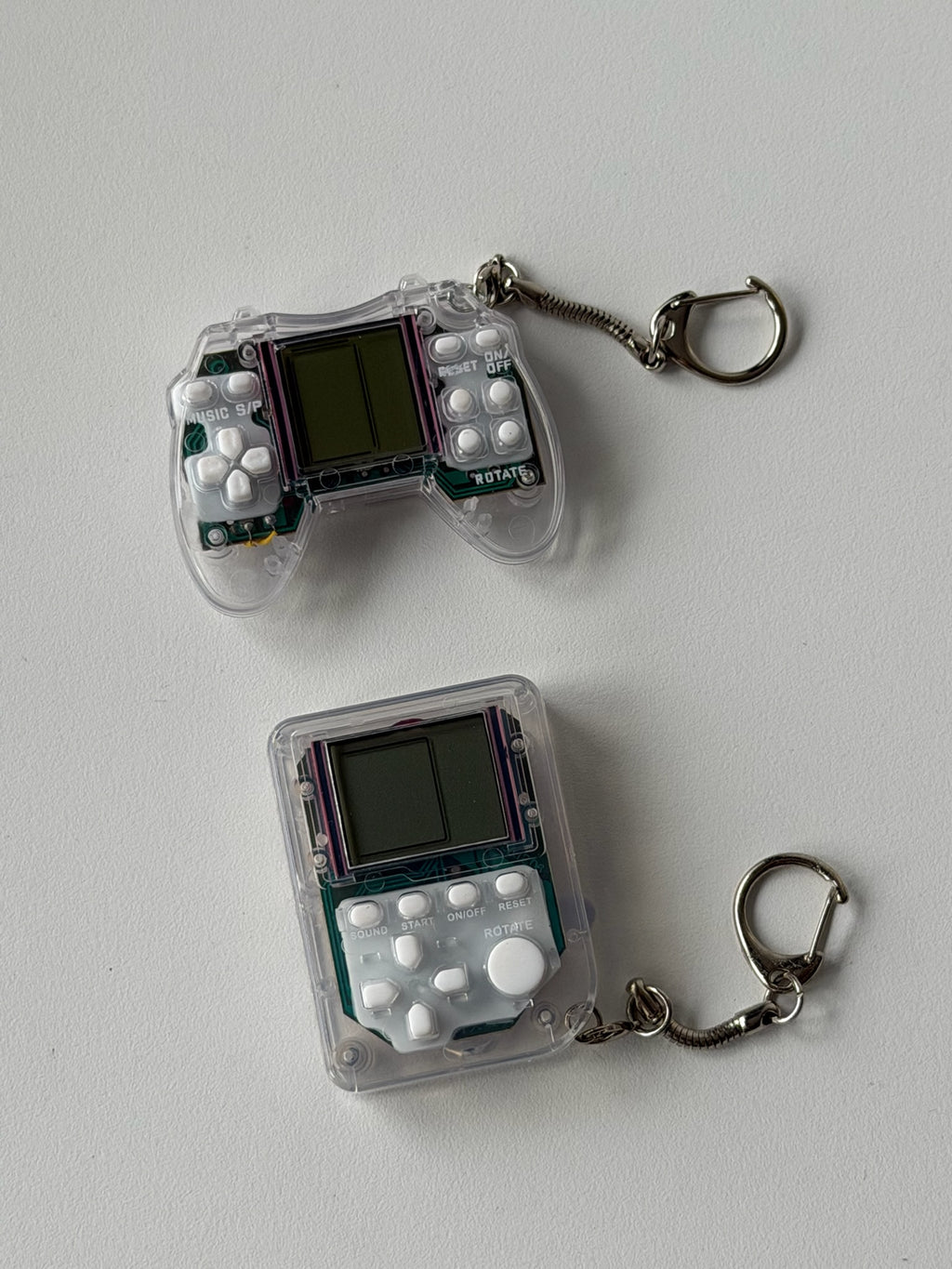 Y2K Transparent Mini Tetris Game Keychain – Playable Retro Gaming Charm