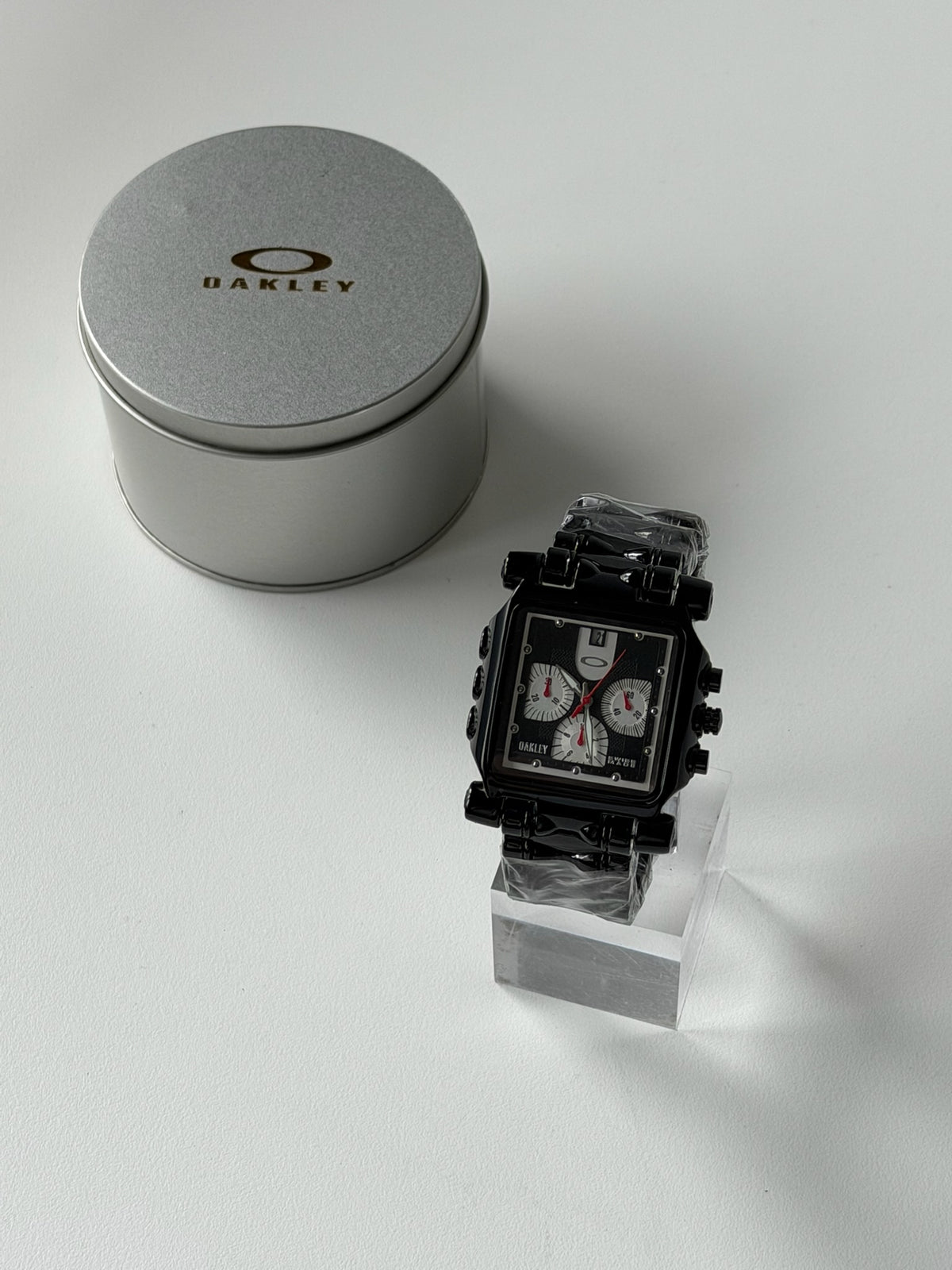 Oakley Minute Machine Watch – Black Bracelet / Black Dial & White Sub-Dials